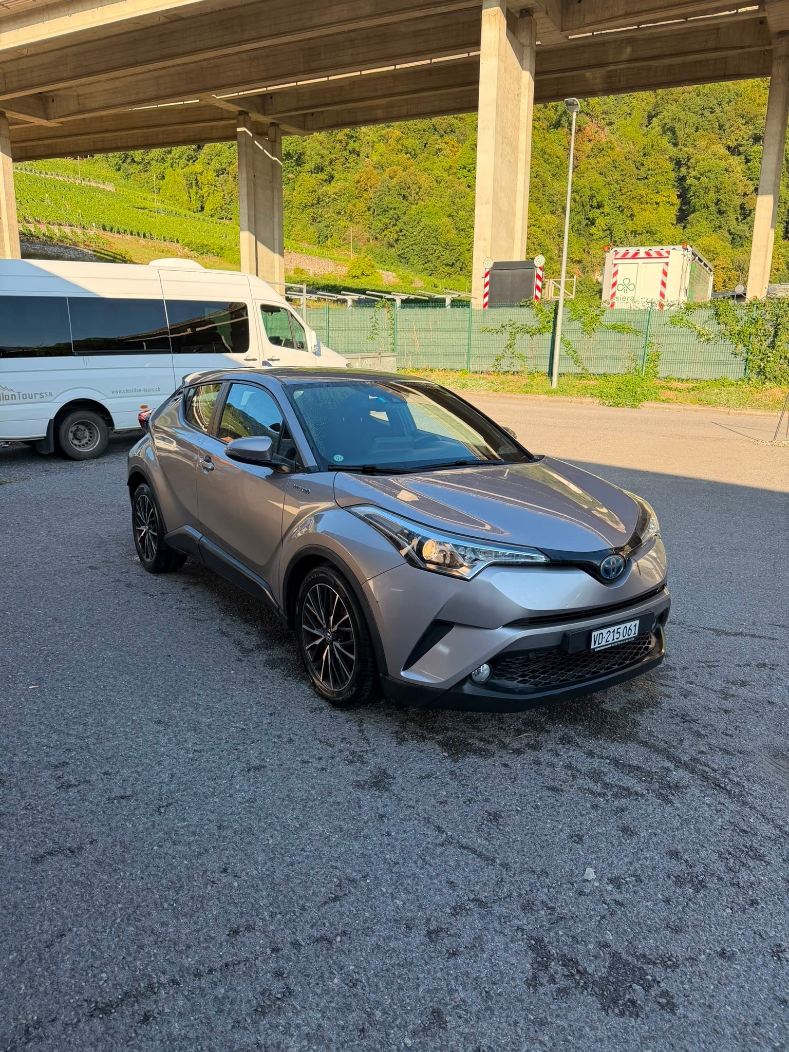 TOYOTA C-HR 1.8 HSD Premium CVT-image-0