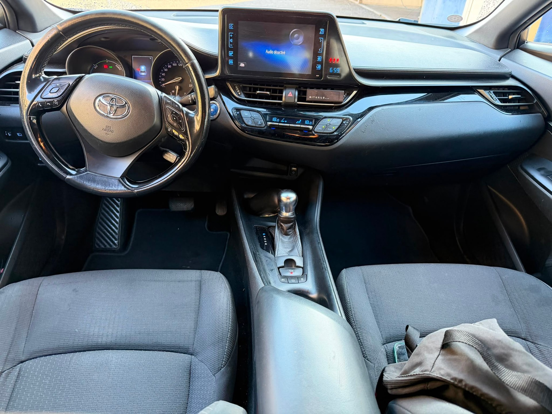 TOYOTA C-HR 1.8 HSD Premium CVT-image-7