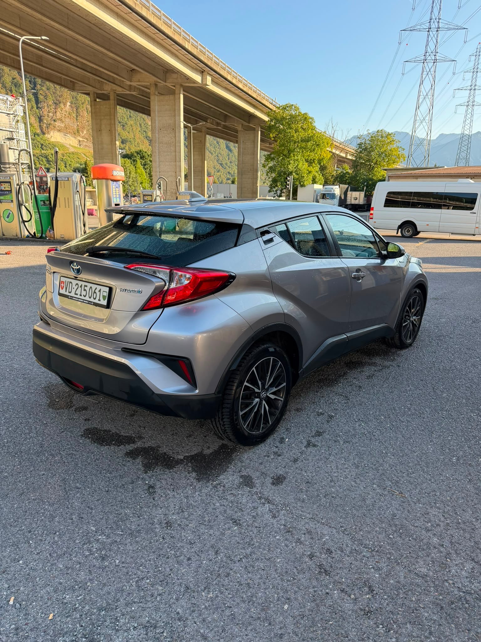 TOYOTA C-HR 1.8 HSD Premium CVT-image-6