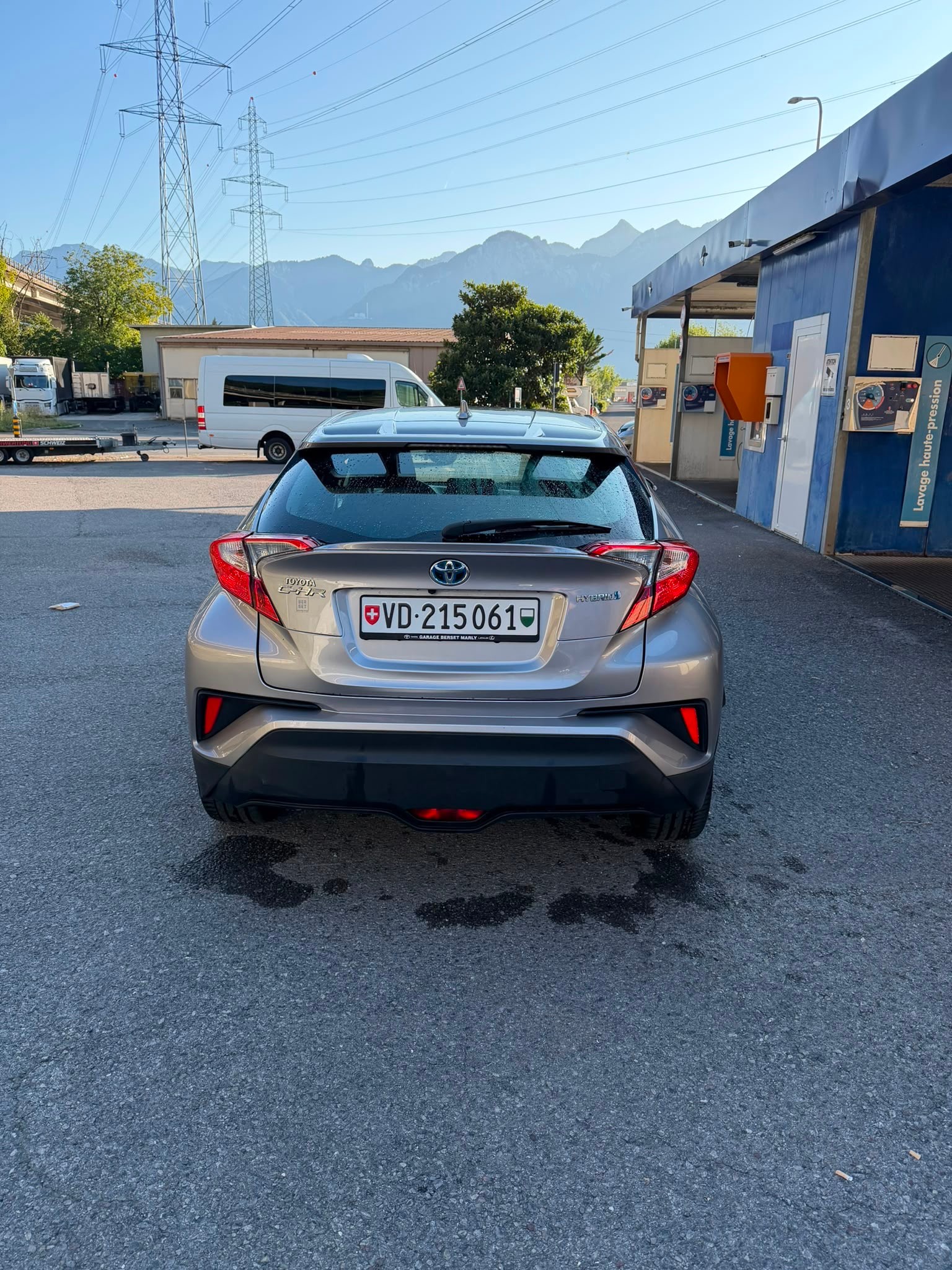 TOYOTA C-HR 1.8 HSD Premium CVT-image-4