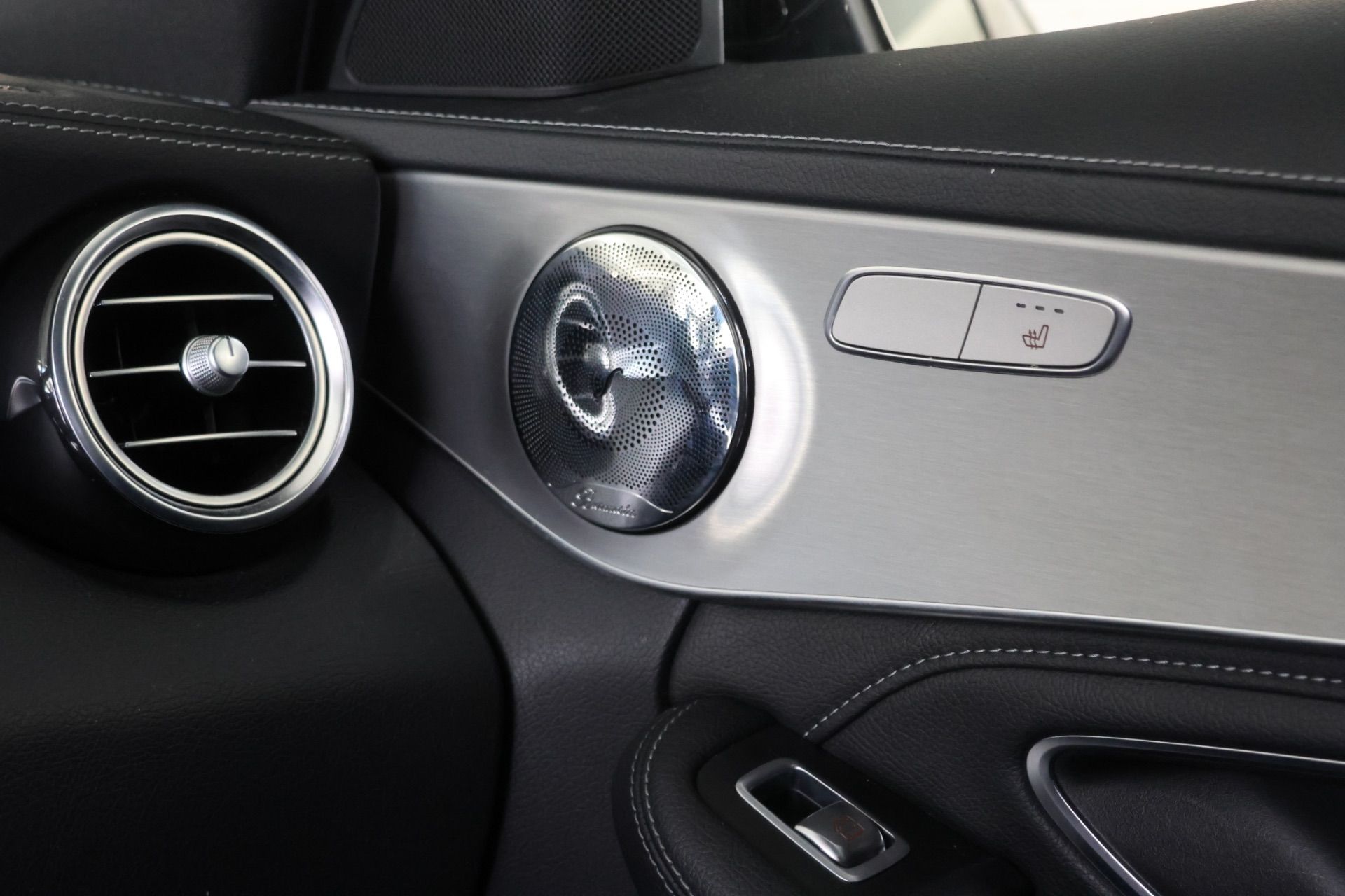 MERCEDES-BENZ C 63 AMG S-image-9