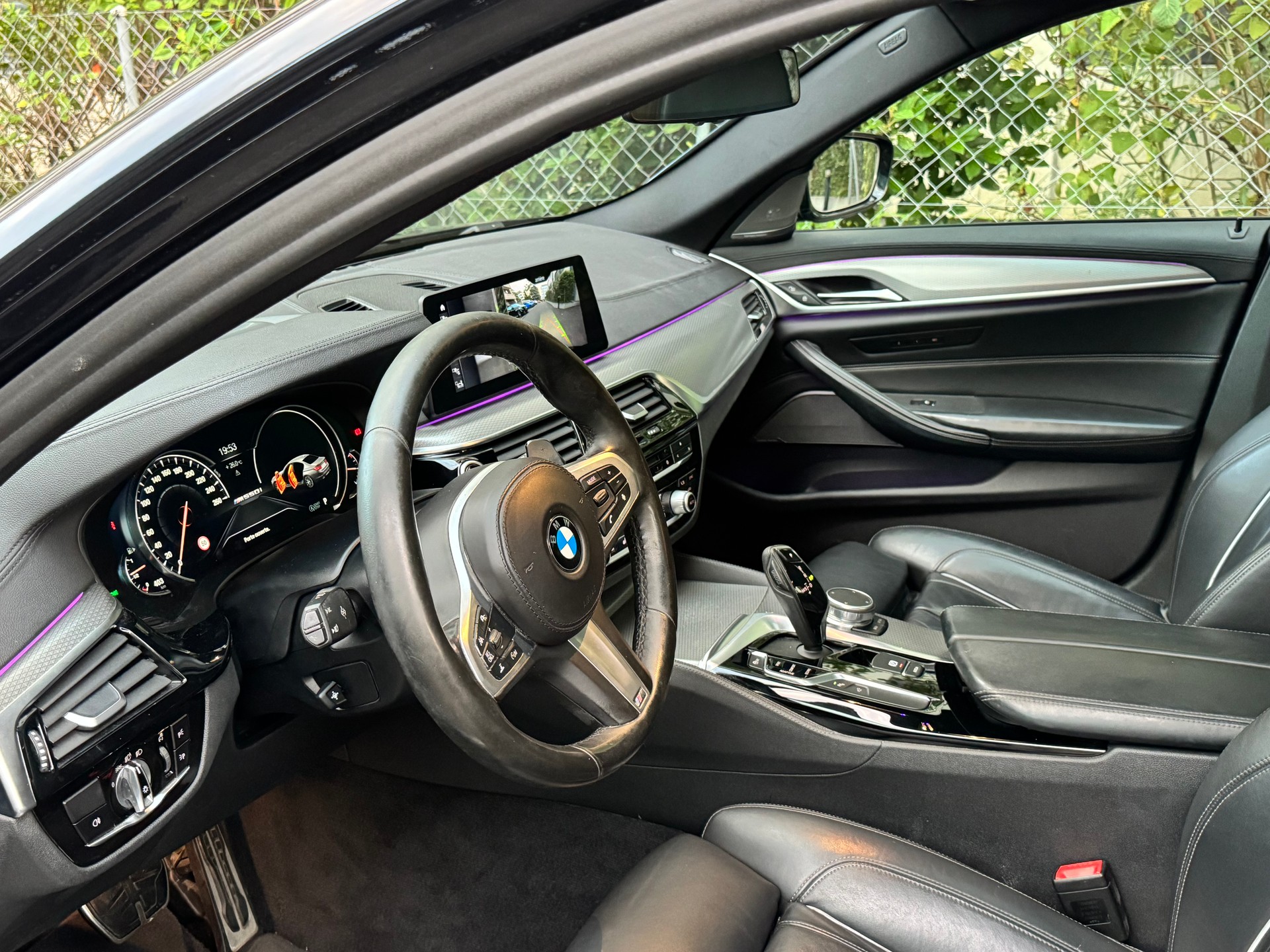 BMW M550i xDrive Steptronic-image-6