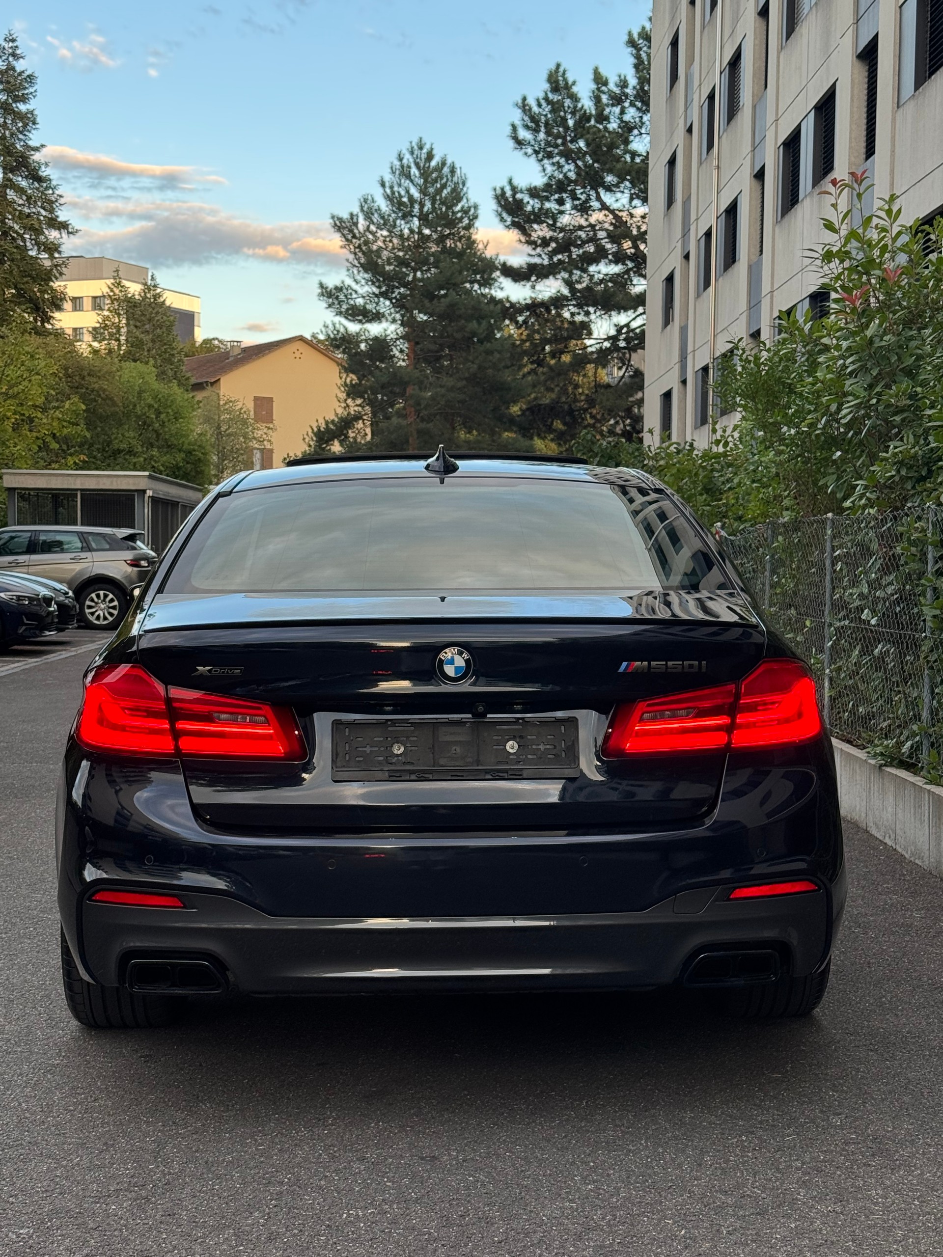 BMW M550i xDrive Steptronic-image-4