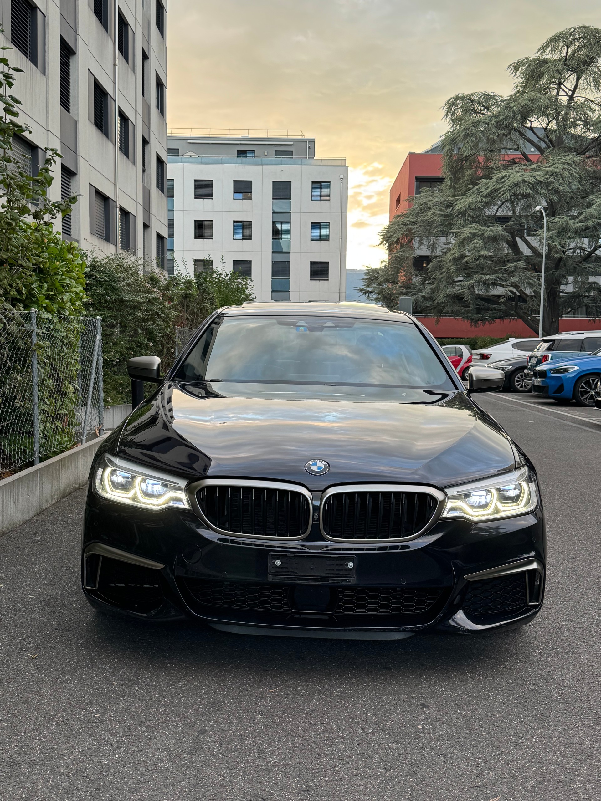 BMW M550i xDrive Steptronic-image-1