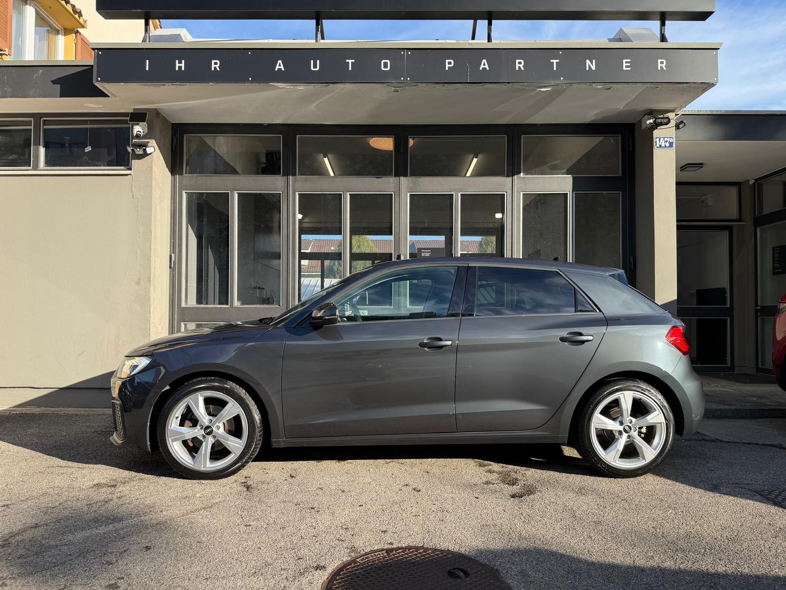 AUDI A1 Sportback 1.0 30 TFSI Attraction S-Tronic-image-2