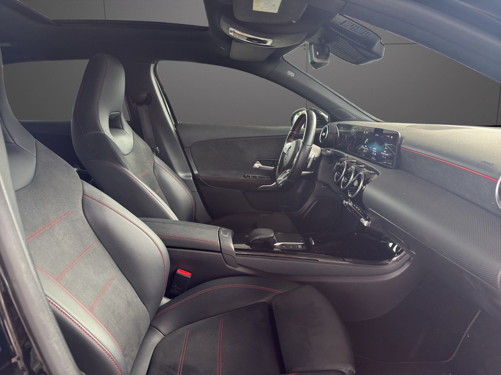 MERCEDES-BENZ A 250 AMG Line 7G-DCT-image-11