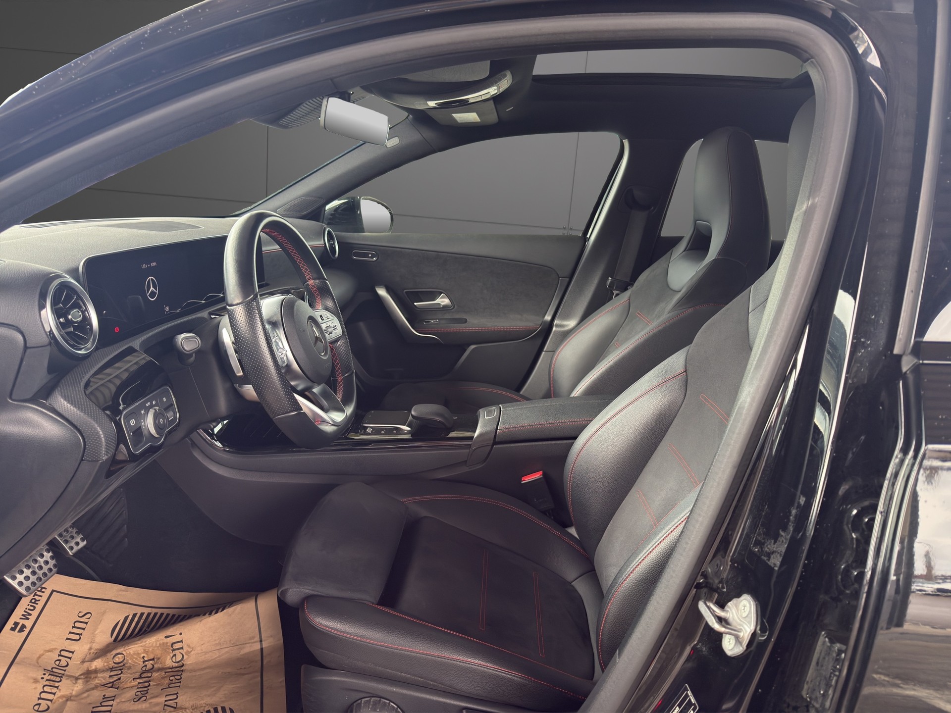 MERCEDES-BENZ A 250 AMG Line 7G-DCT-image-9