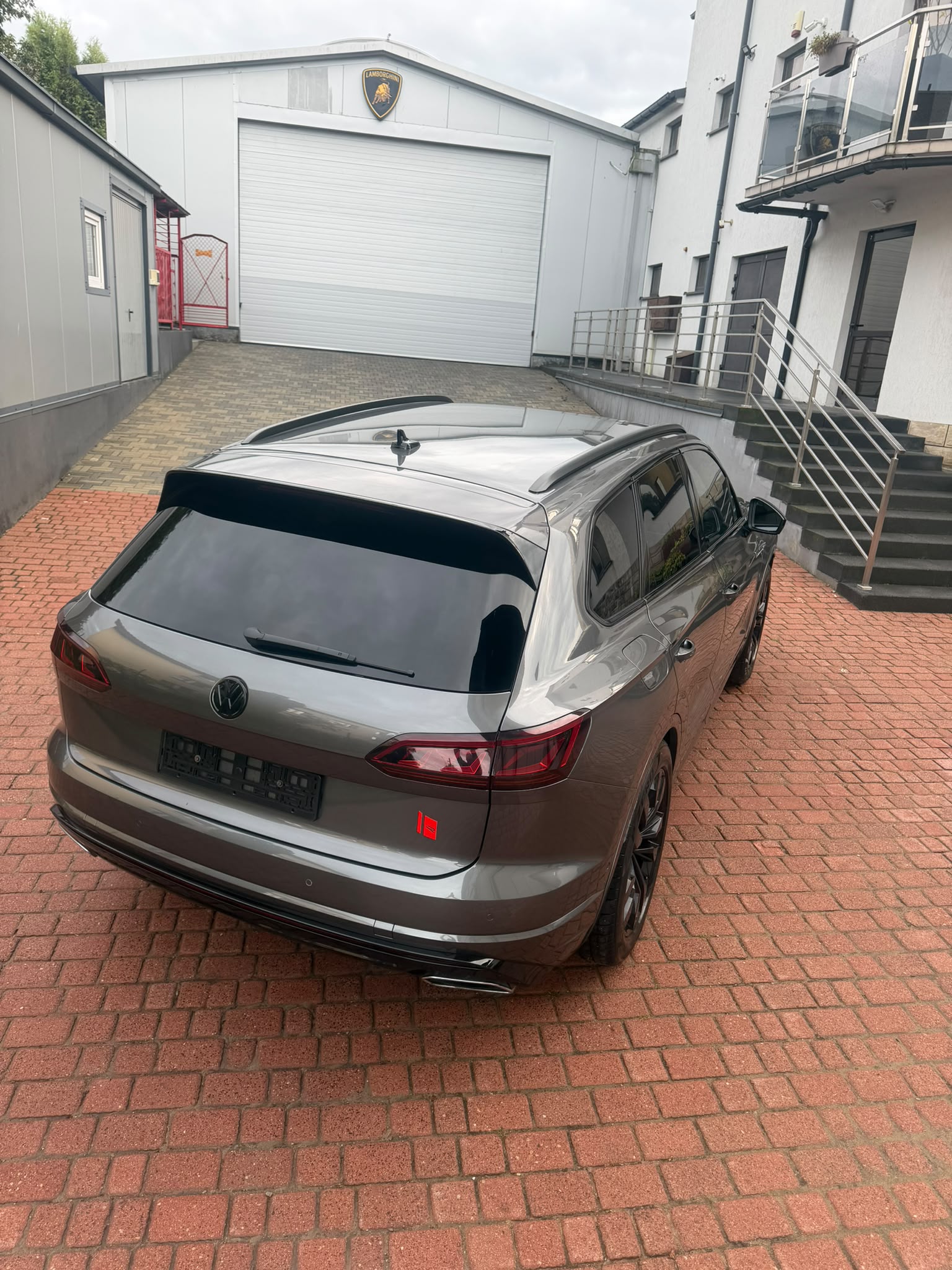 VW Touareg 4.0 V8 TDI R-Line Tiptronic-image-4