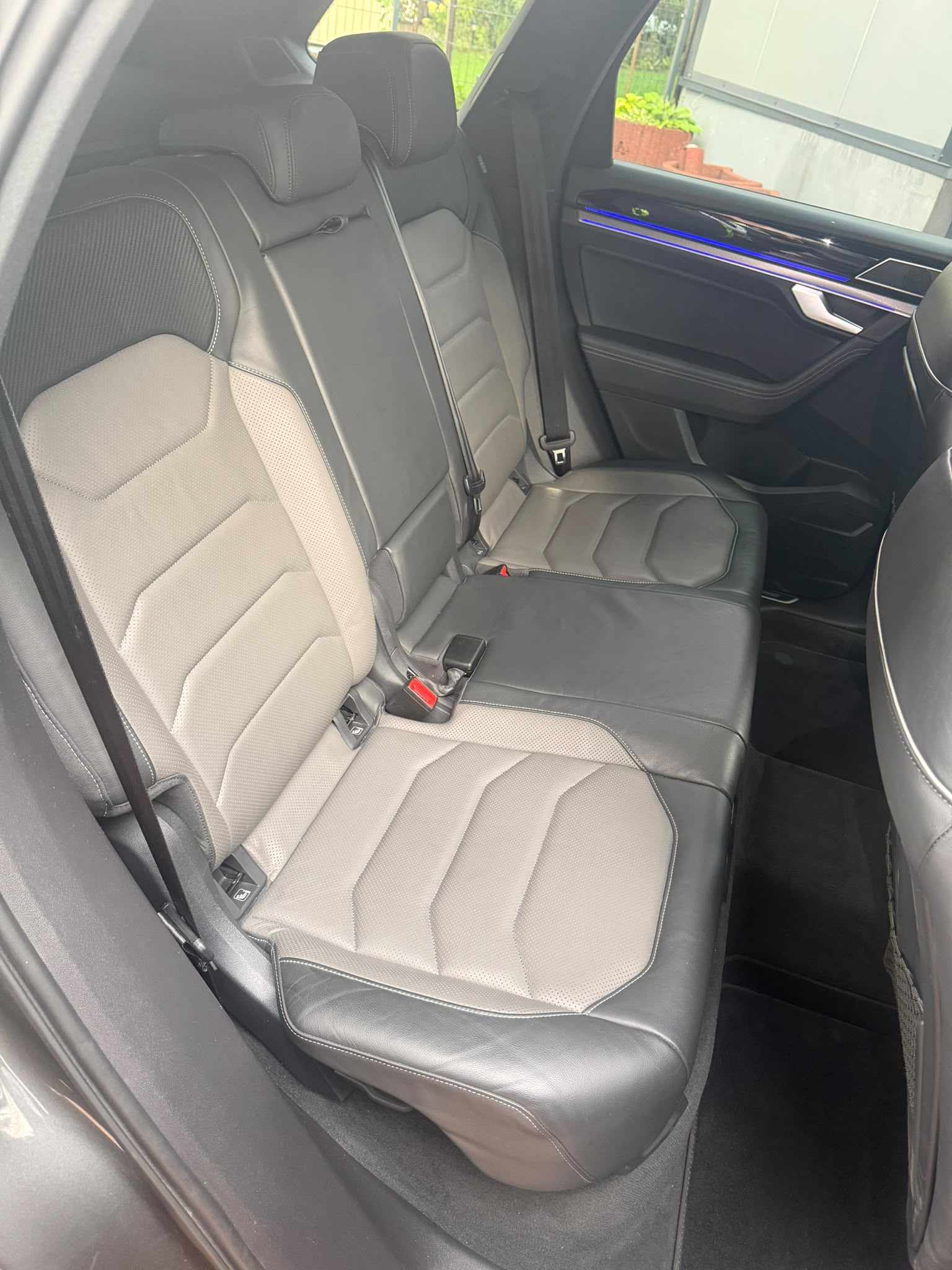 VW Touareg 4.0 V8 TDI R-Line Tiptronic-image-8