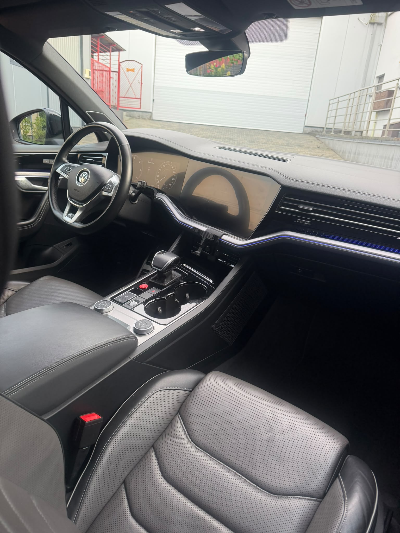 VW Touareg 4.0 V8 TDI R-Line Tiptronic-image-6