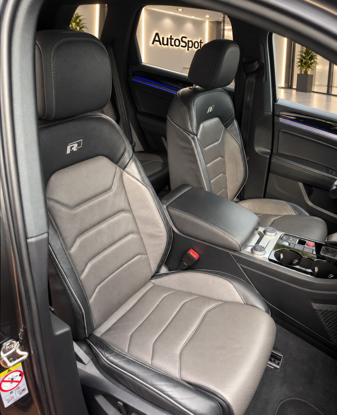 VW Touareg 4.0 V8 TDI R-Line Tiptronic-image-8