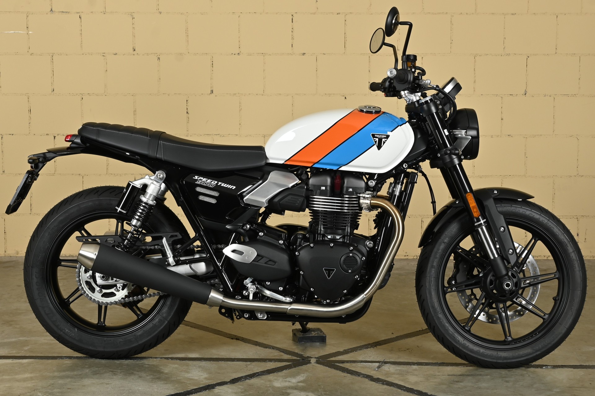 TRIUMPH Speed Twin 900