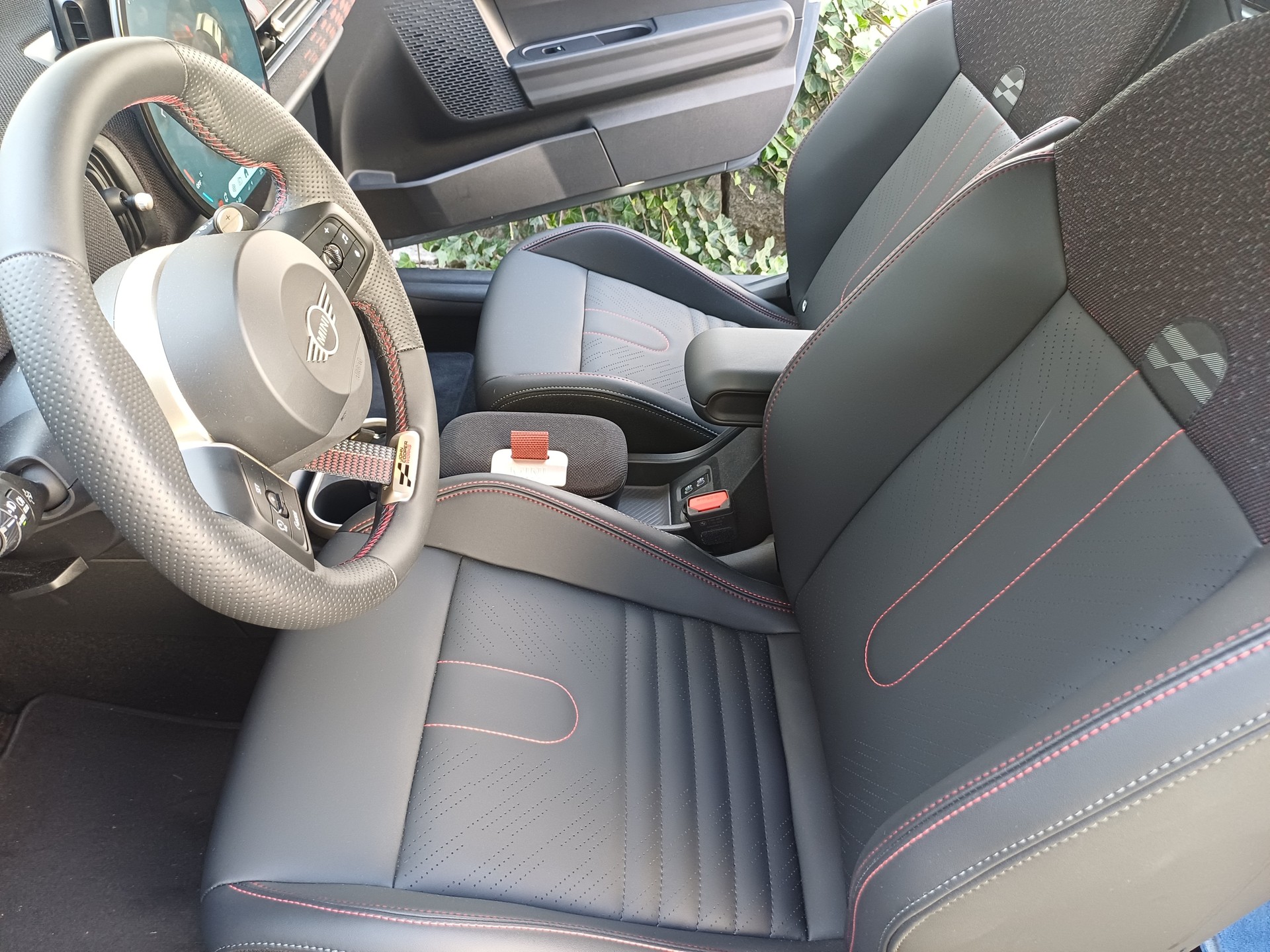 MINI Cooper JCW Trim2.0i SDKG Cabrio-image-5