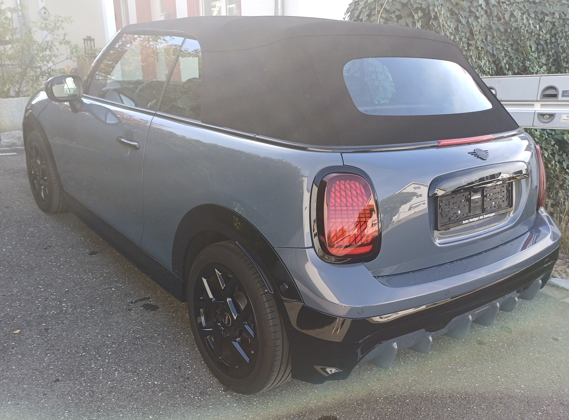 MINI Cooper JCW Trim2.0i SDKG Cabrio-image-3