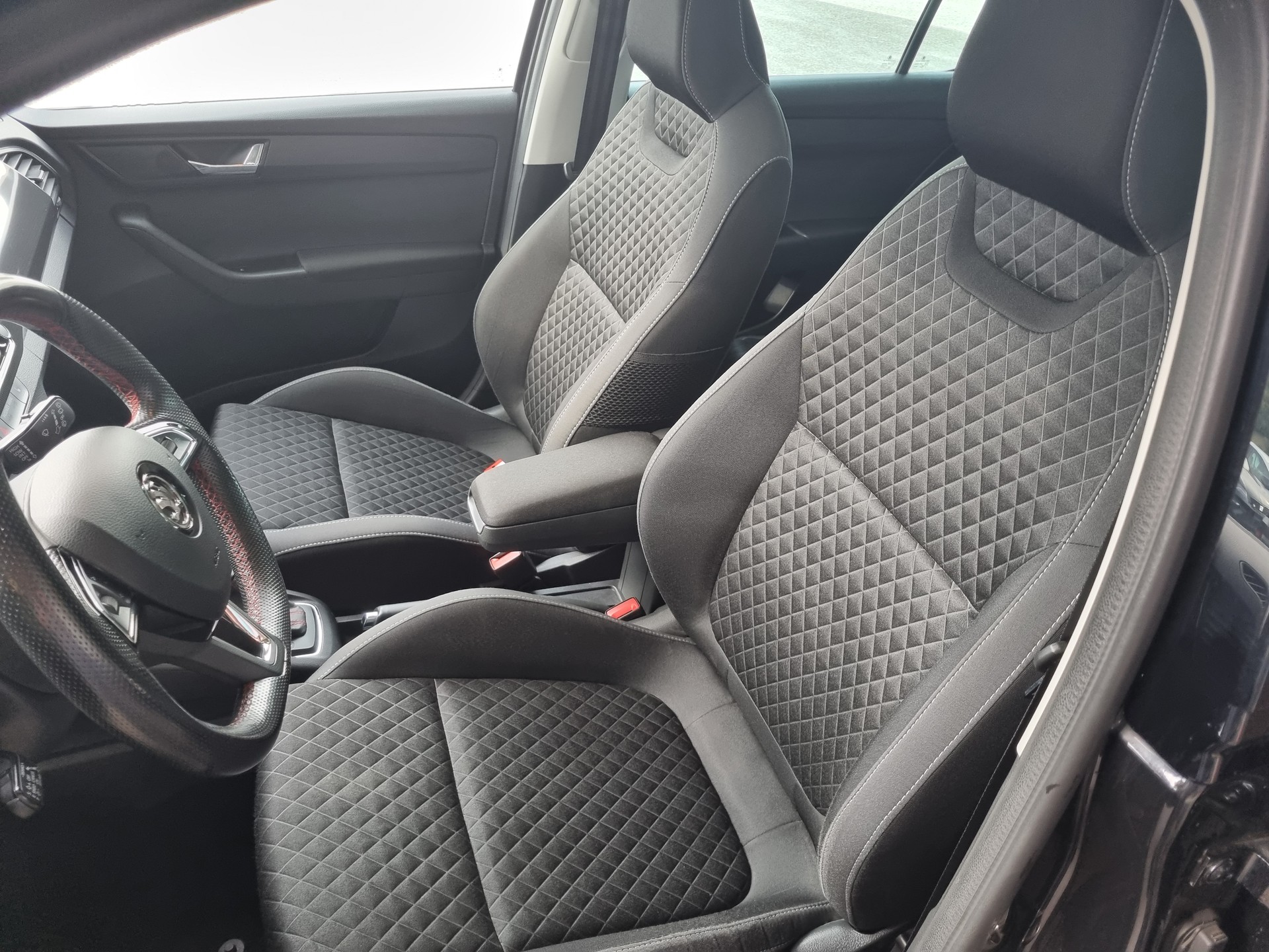 SKODA Fabia 1.0 TSI Monte Carlo DSG-image-7