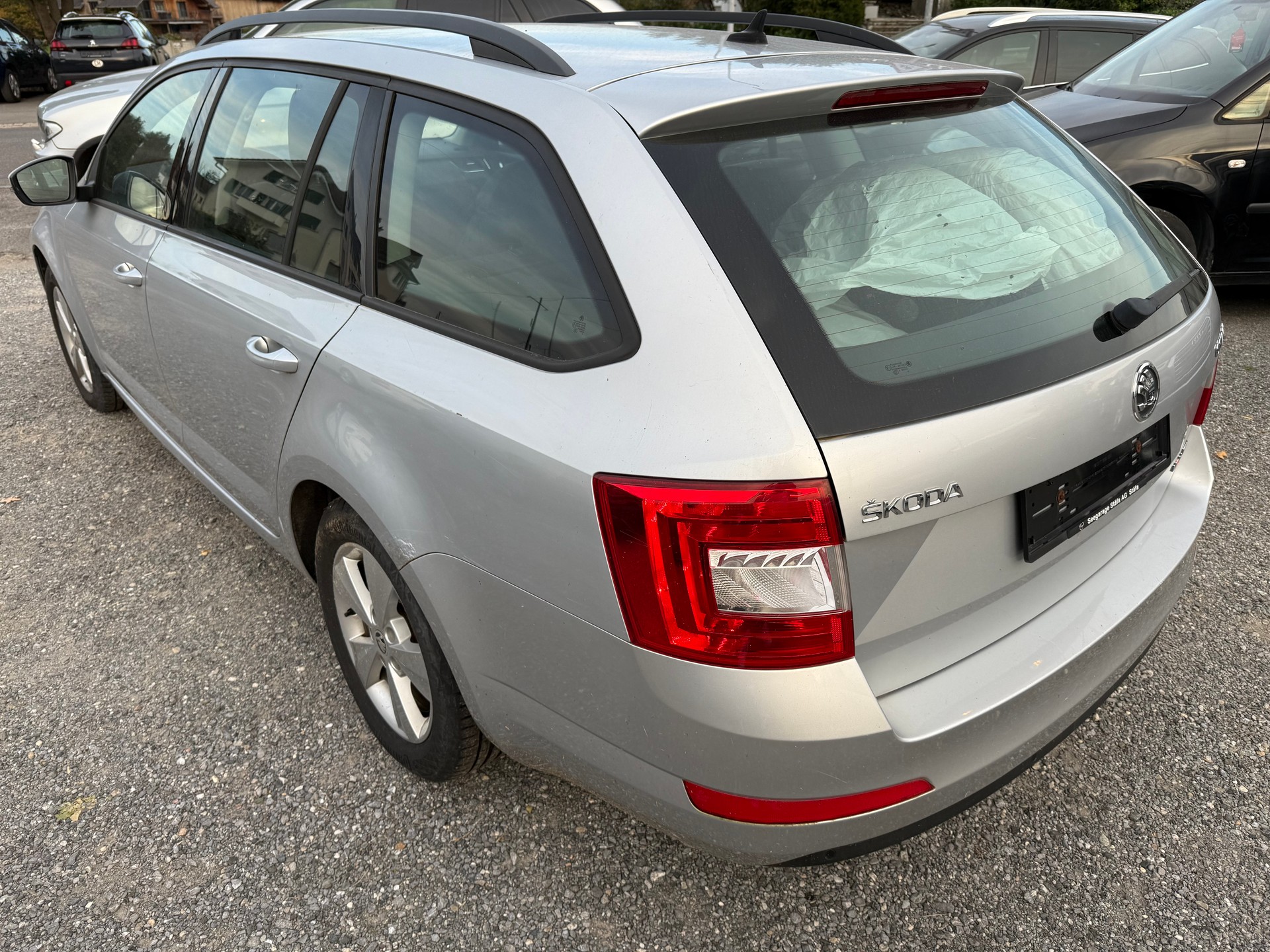 SKODA Octavia Combi 2.0 TDI Elegance 4x4-image-3