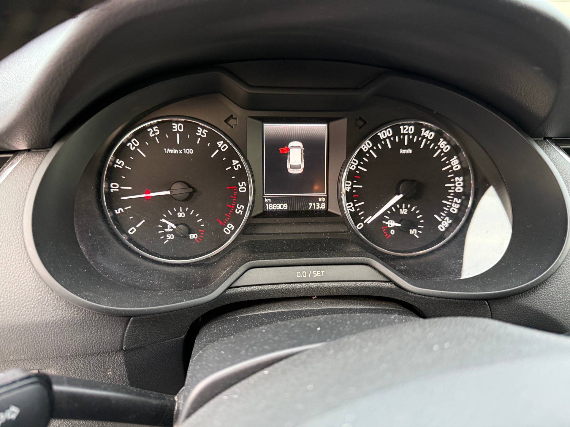 SKODA Octavia Combi 2.0 TDI Elegance 4x4-image-13