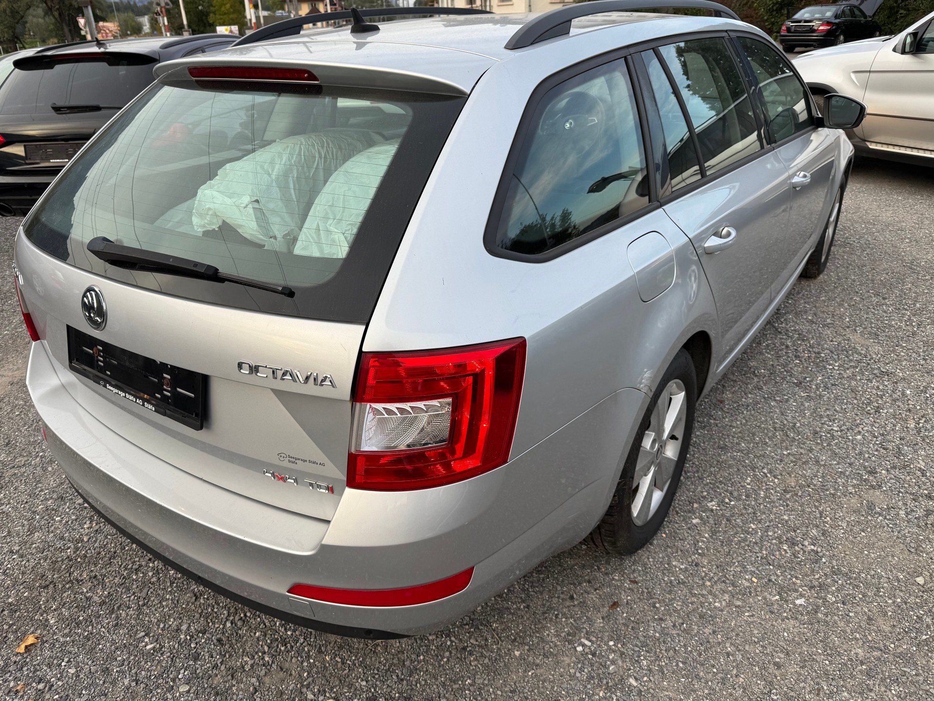 SKODA Octavia Combi 2.0 TDI Elegance 4x4-image-5