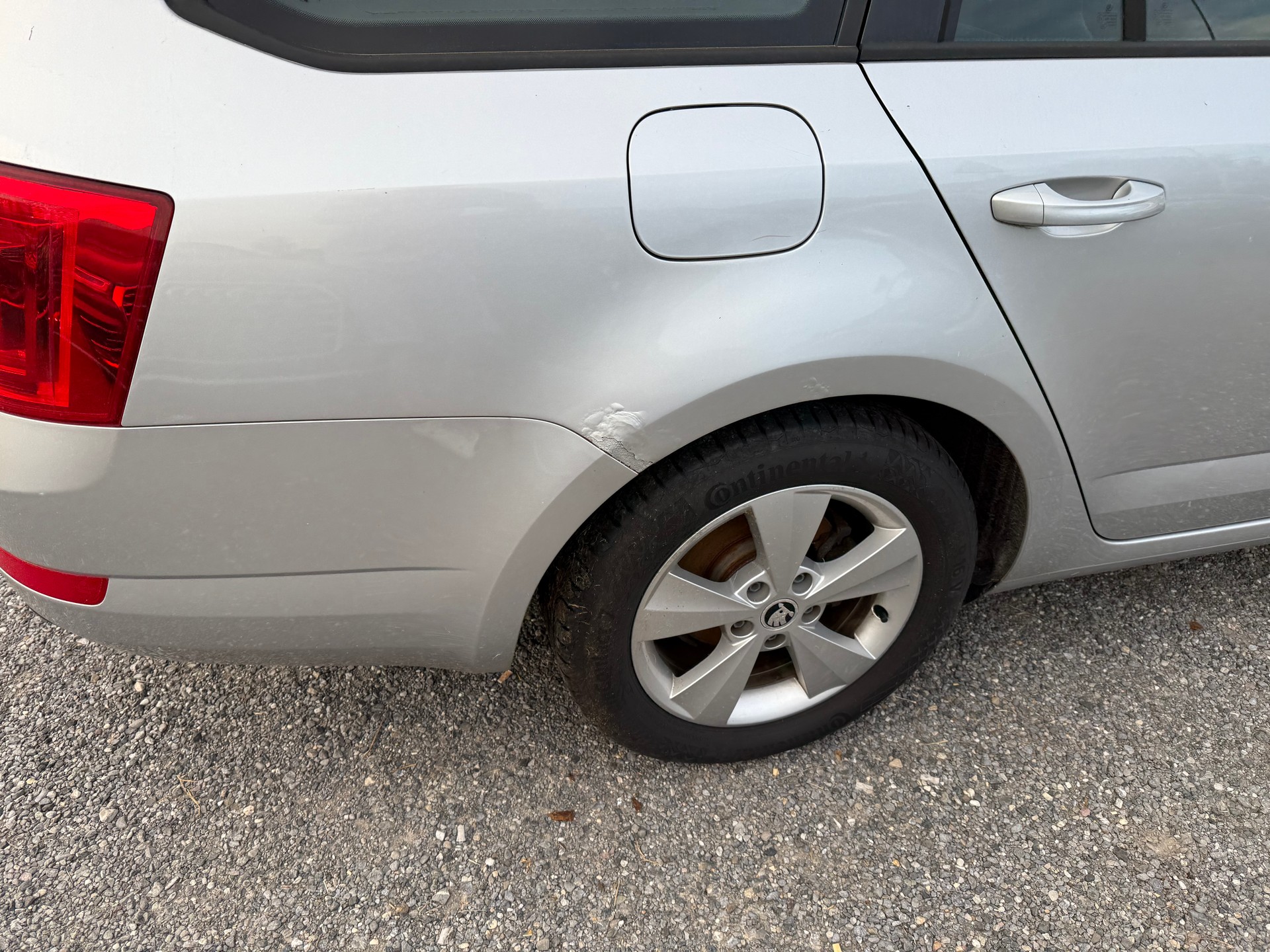 SKODA Octavia Combi 2.0 TDI Elegance 4x4-image-6
