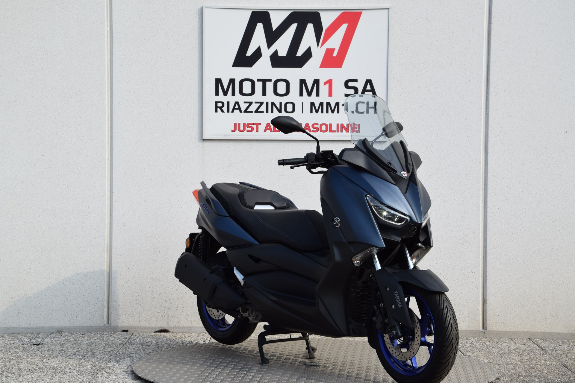 YAMAHA X-Max 300-showroom-element-1
