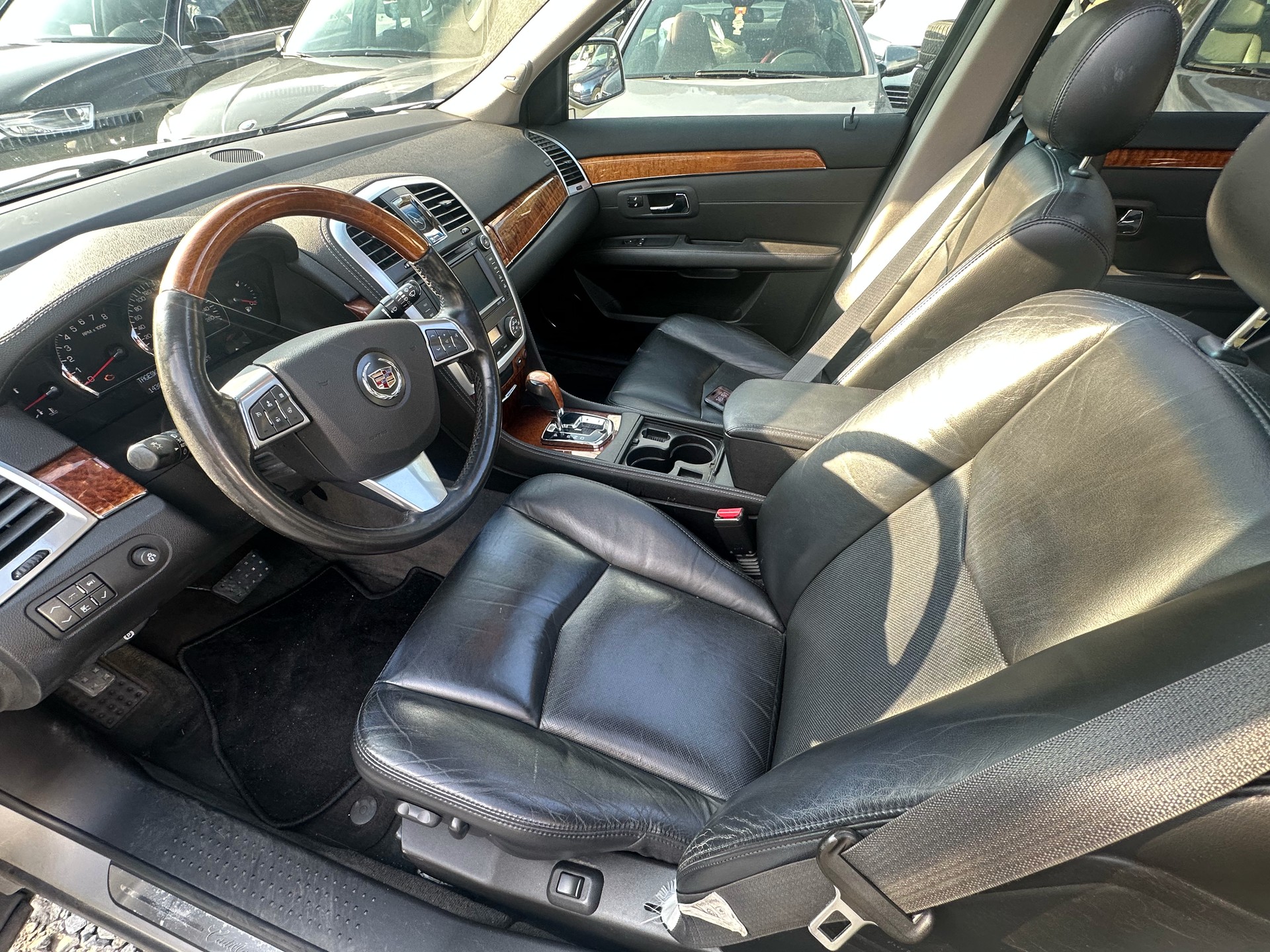 CADILLAC SRX 4.6 V8 Sport Luxury 4WD-image-11