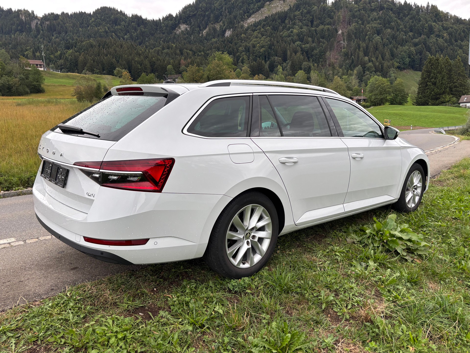 SKODA Superb Combi 2.0 TDi SportLine 4x4 DSG-image-5