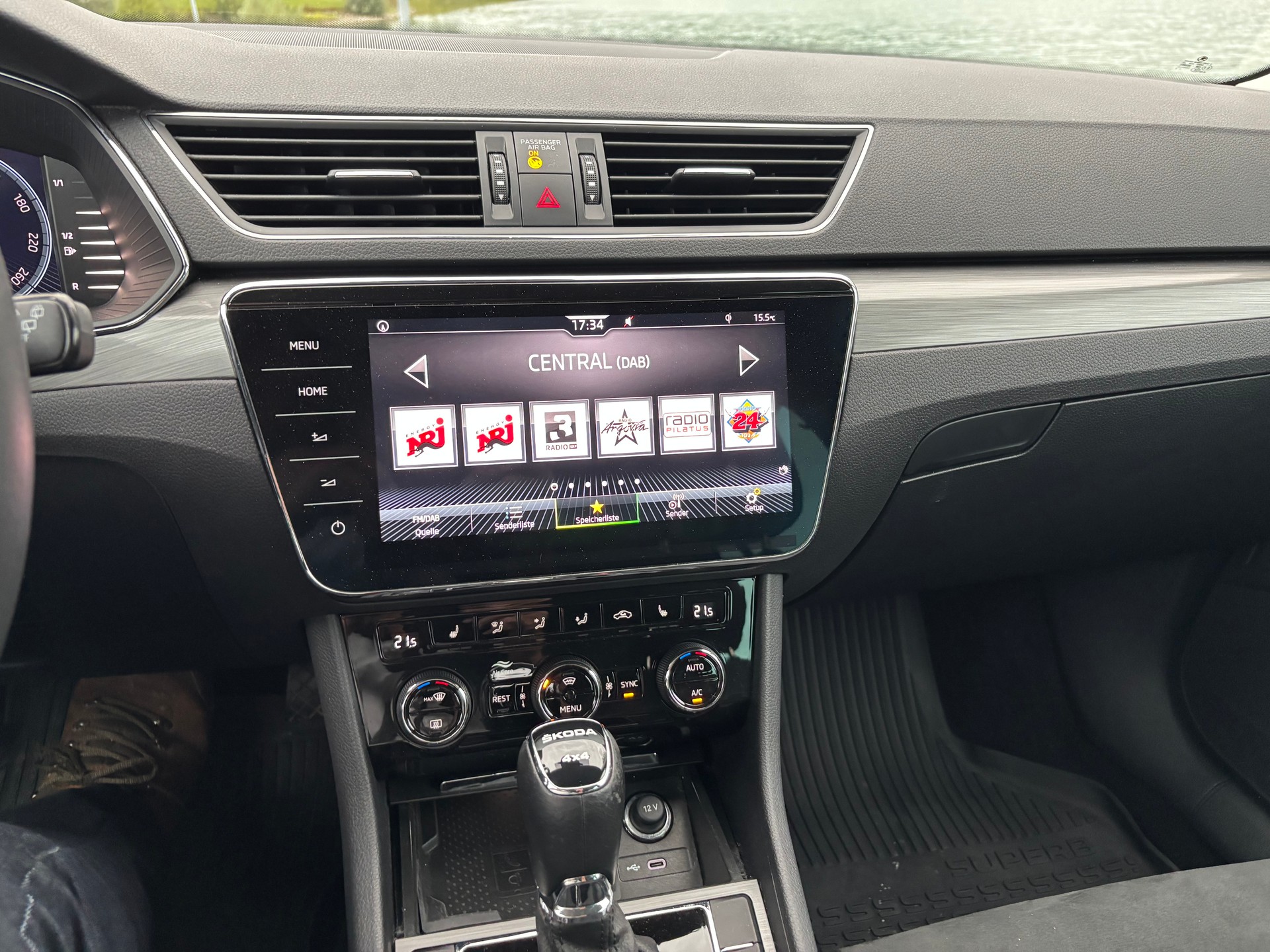 SKODA Superb Combi 2.0 TDi SportLine 4x4 DSG-image-11