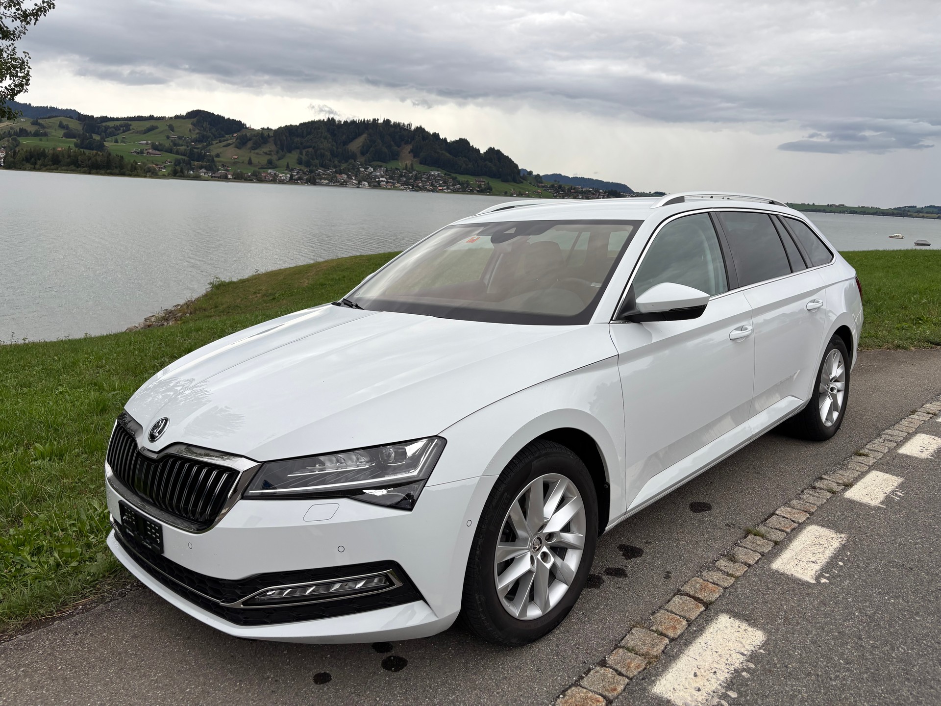 SKODA Superb Combi 2.0 TDi SportLine 4x4 DSG-image-0