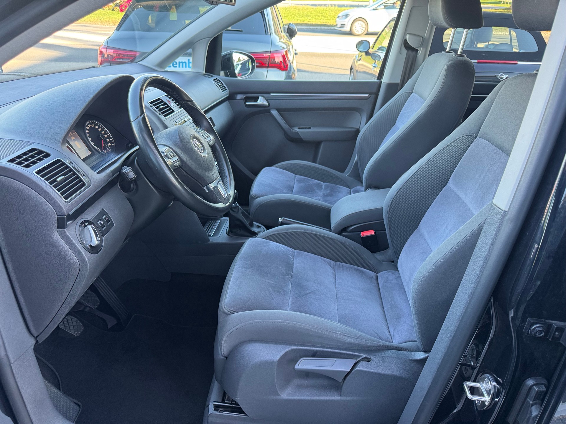VW Touran 1.4 TSI Highline-image-1