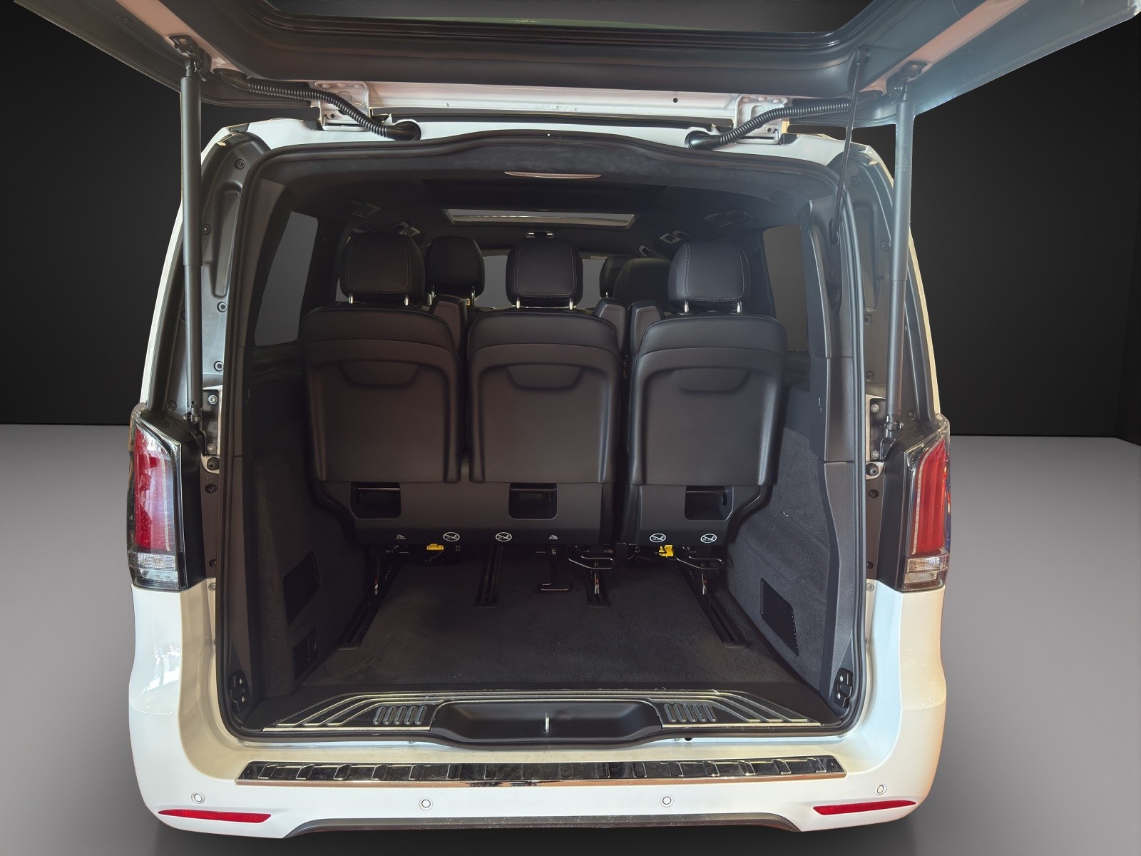 MERCEDES-BENZ V 300 d lang 4Matic Swiss Edition 9G-Tronic-image-10