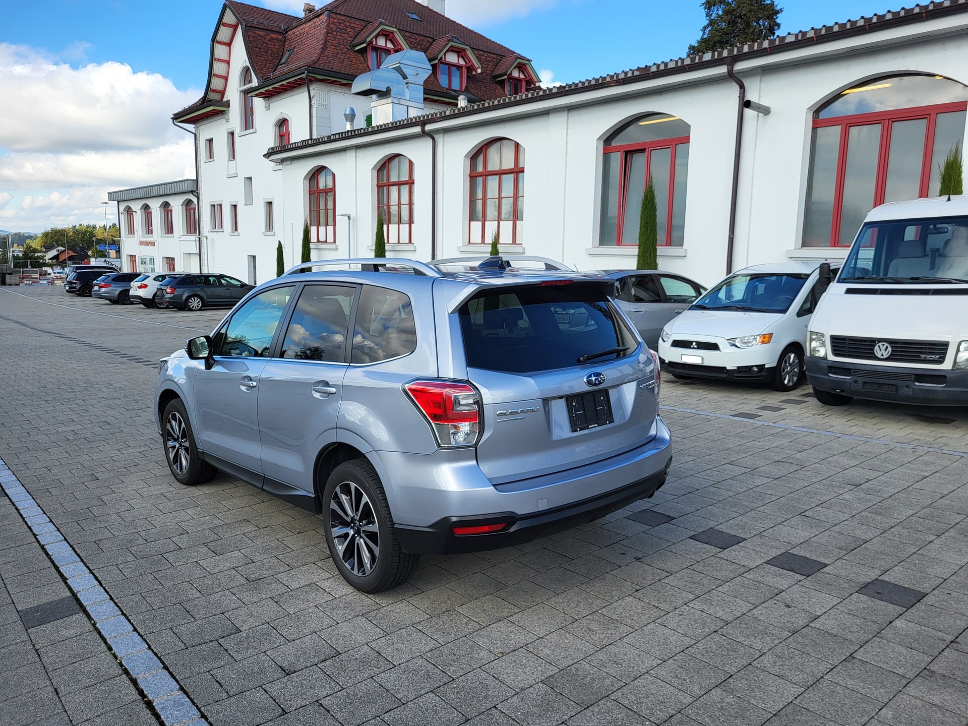SUBARU Forester 2.0i Executive Lineartronic-image-1