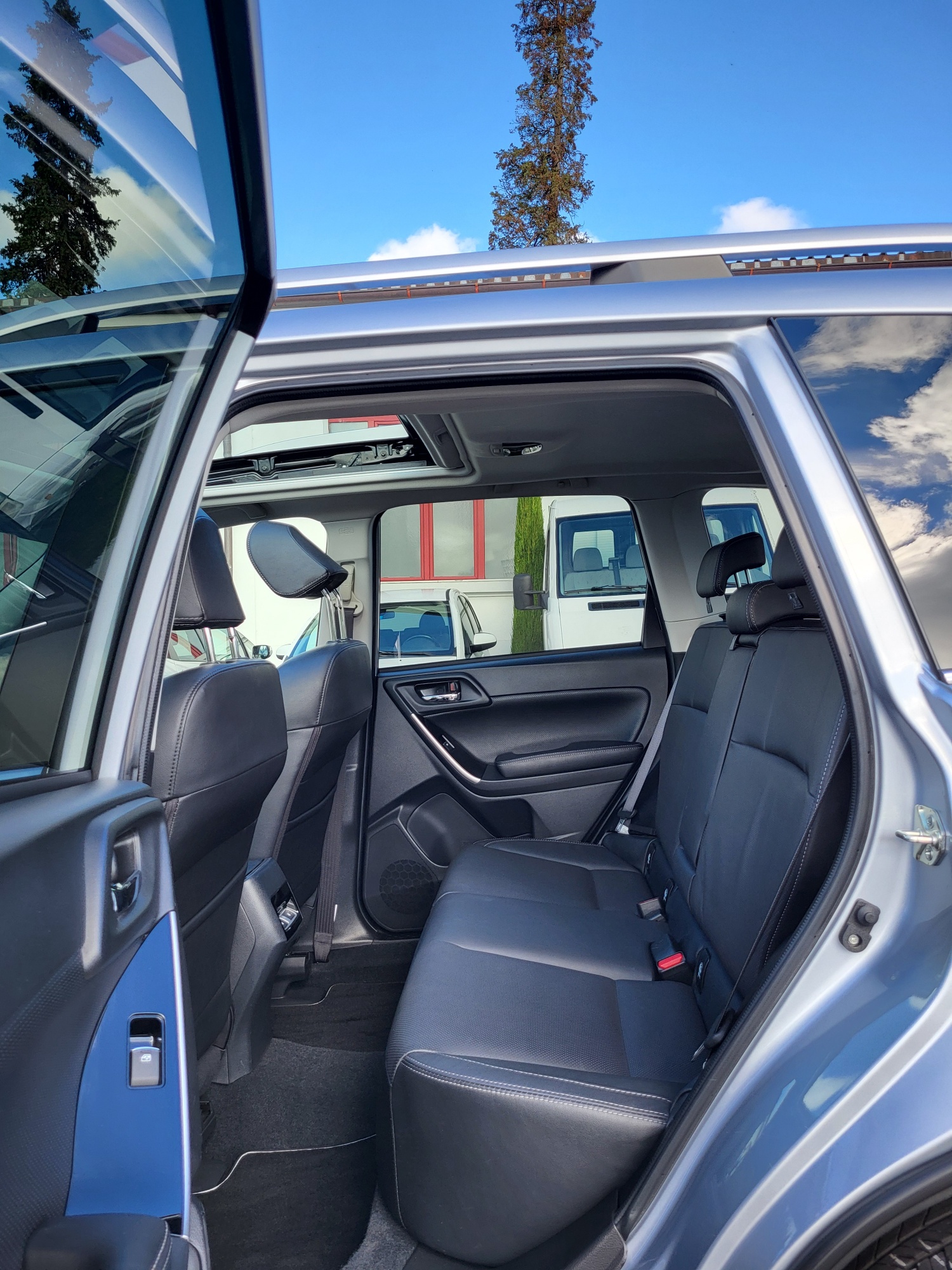 SUBARU Forester 2.0i Executive Lineartronic-image-16