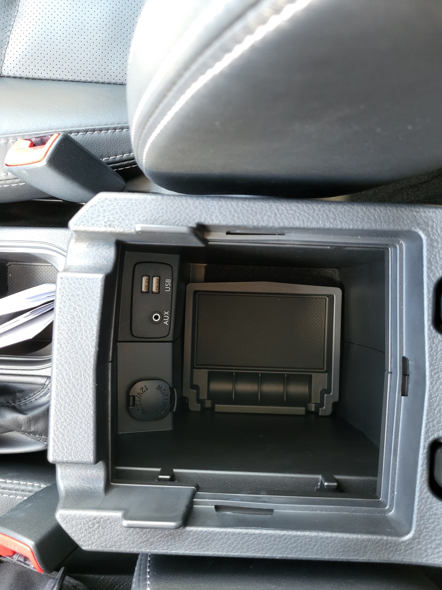 SUBARU Forester 2.0i Executive Lineartronic-image-23