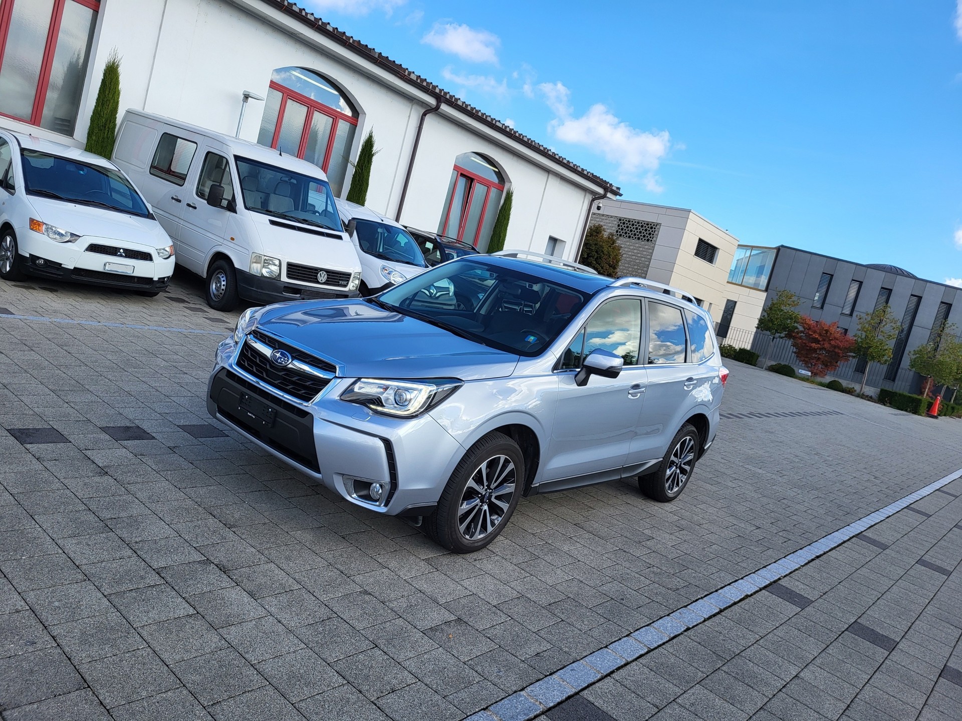 SUBARU Forester 2.0i Executive Lineartronic-image-4