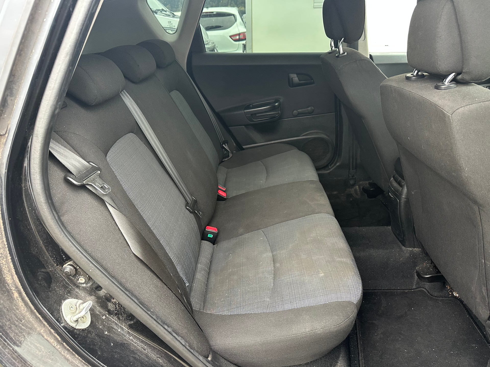 KIA Cee'd 1.6 CRDi Trend-image-10