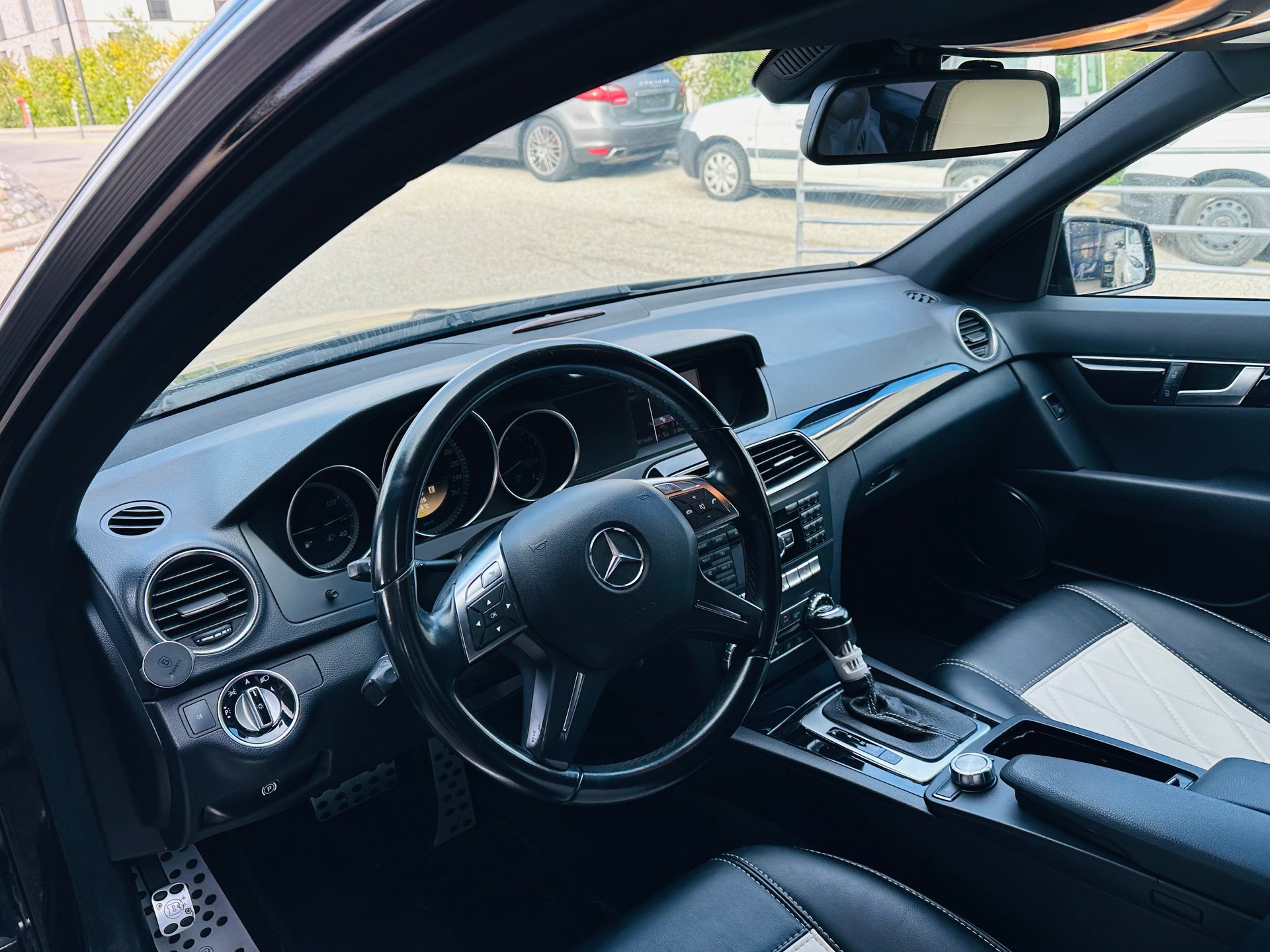 MERCEDES-BENZ C 250 Avantgarde 7G-Tronic-image-15