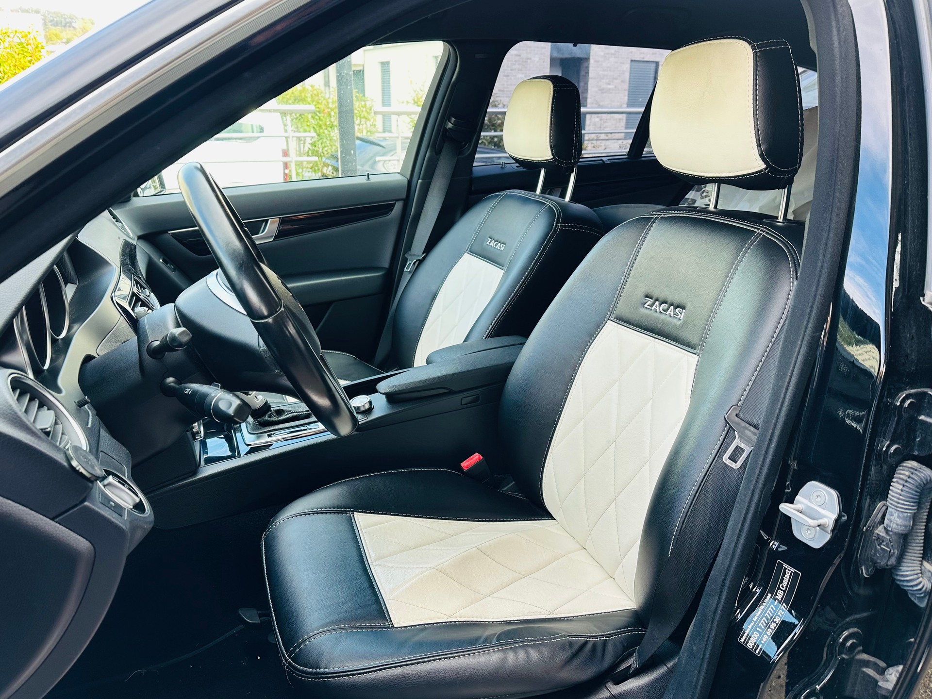 MERCEDES-BENZ C 250 Avantgarde 7G-Tronic-image-12