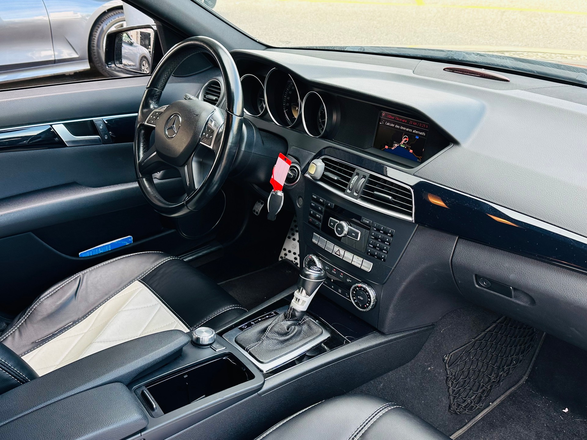MERCEDES-BENZ C 250 Avantgarde 7G-Tronic-image-14