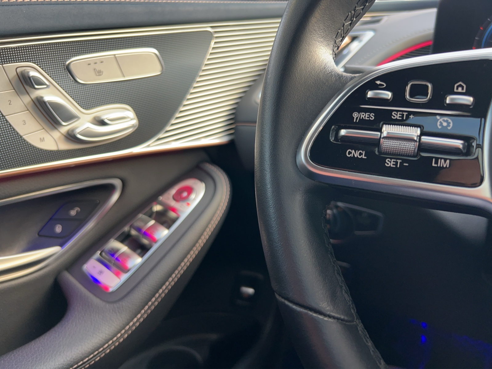 MERCEDES-BENZ EQC 400 4Matic EQ Star-image-12