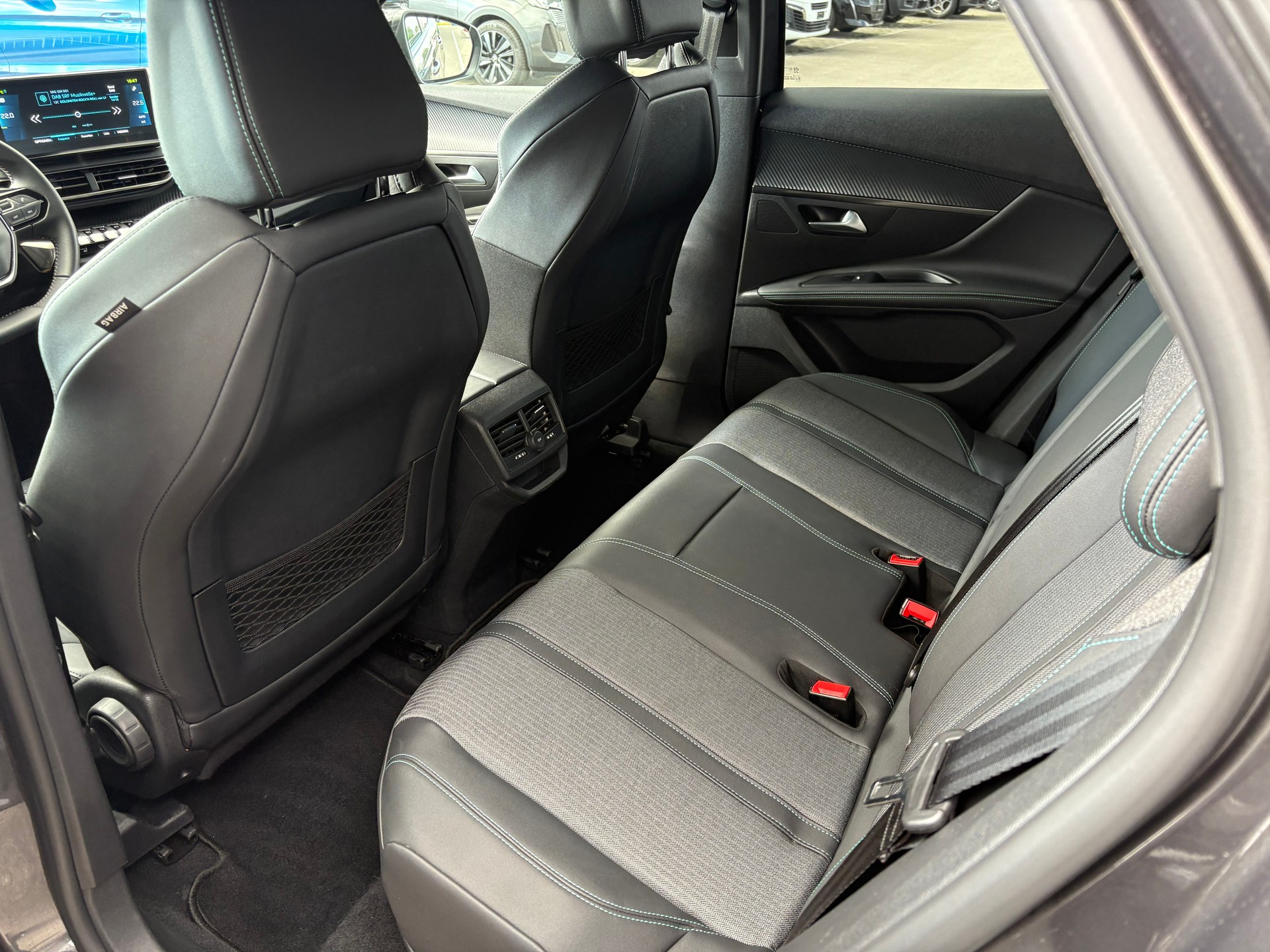 PEUGEOT 3008 1.6 Plug-in Hybrid Allure Pack-image-5