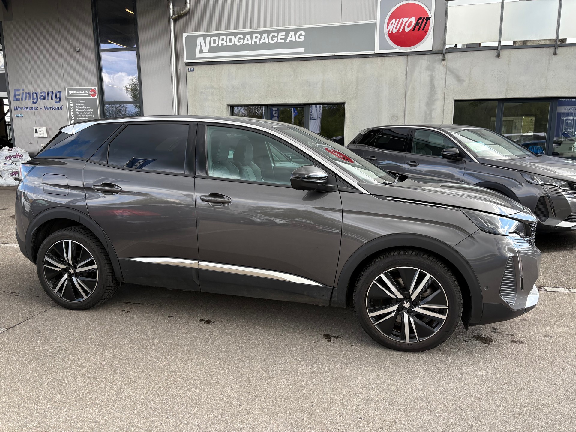 PEUGEOT 3008 1.6 Plug-in Hybrid Allure Pack-image-1