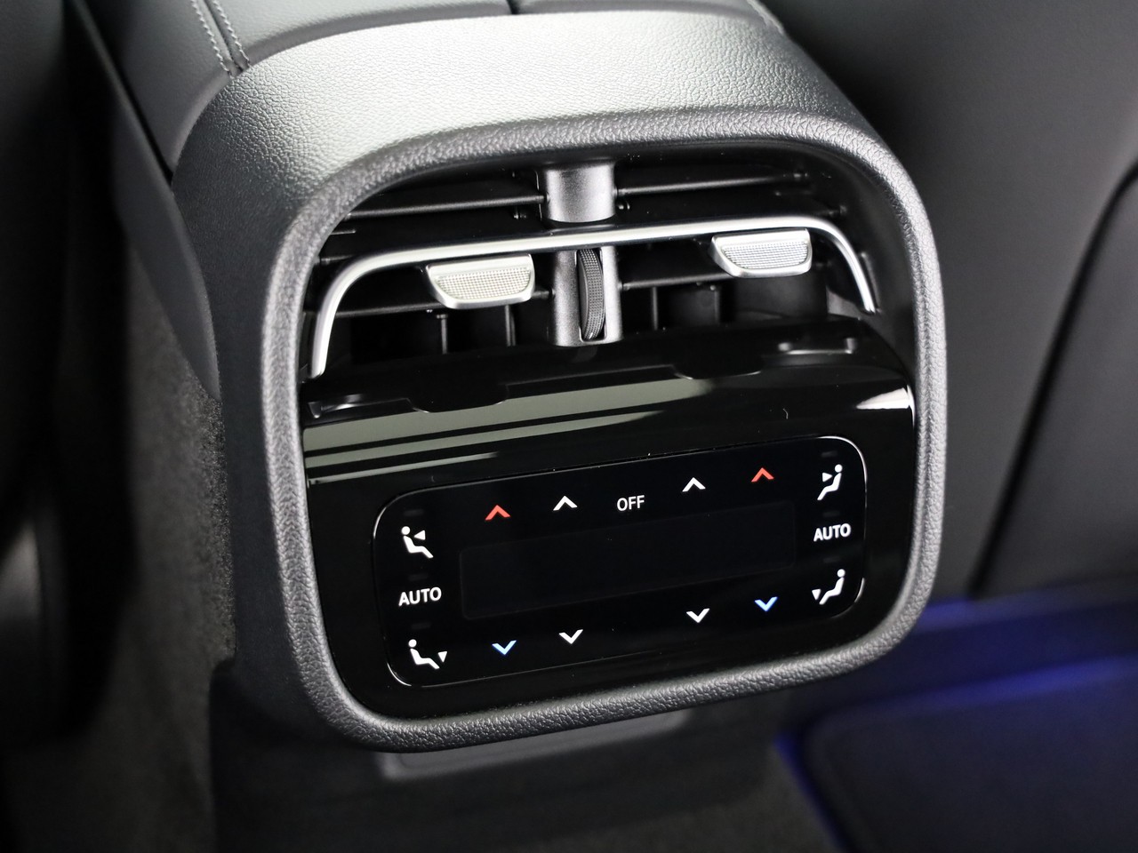 MERCEDES-BENZ E 220 d 4Matic 9G-Tronic-image-6