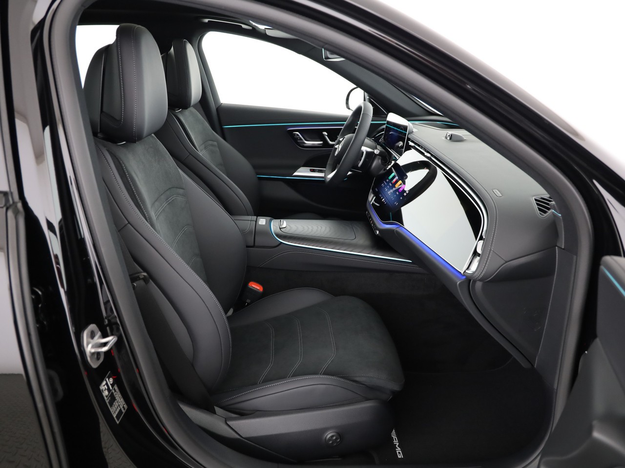 MERCEDES-BENZ E 220 d 4Matic 9G-Tronic-image-17
