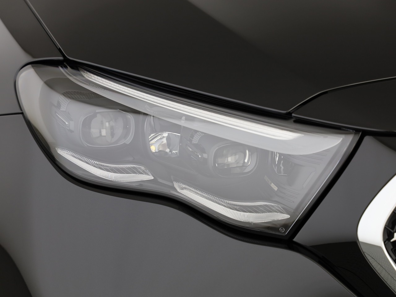 MERCEDES-BENZ E 220 d 4Matic 9G-Tronic-image-5