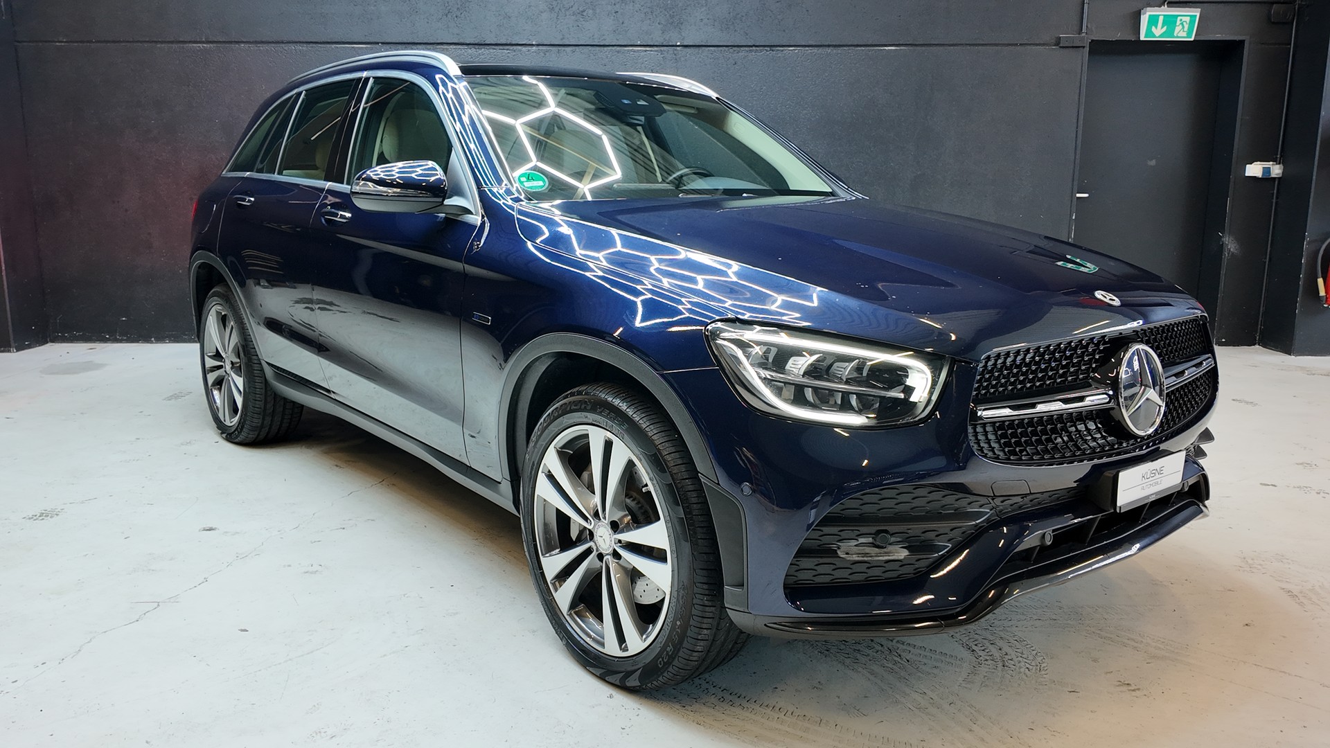 MERCEDES-BENZ GLC 300 de AMG Line 4Matic 9G-Tronic-image-7