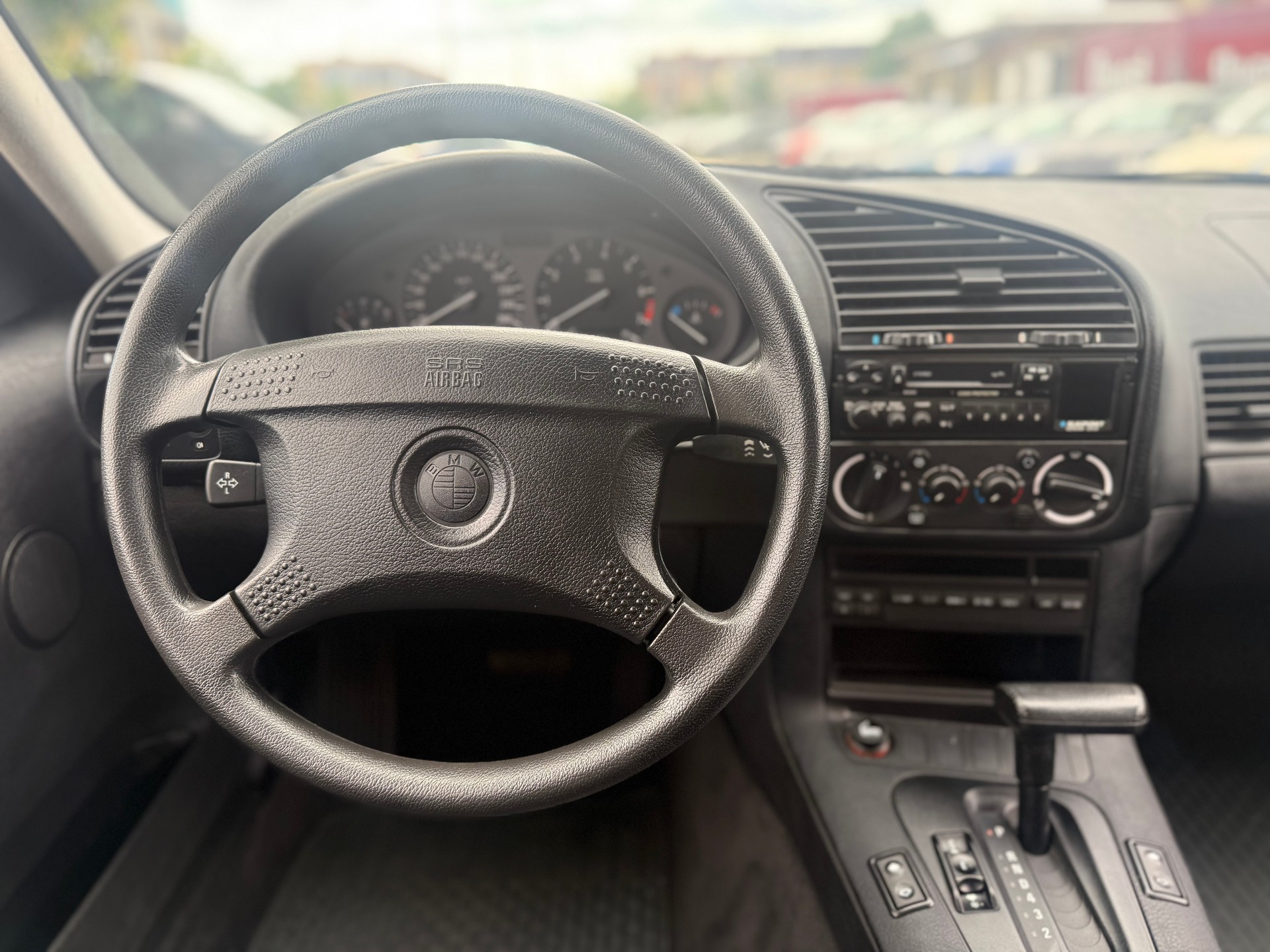 BMW 320i A ABS-image-11