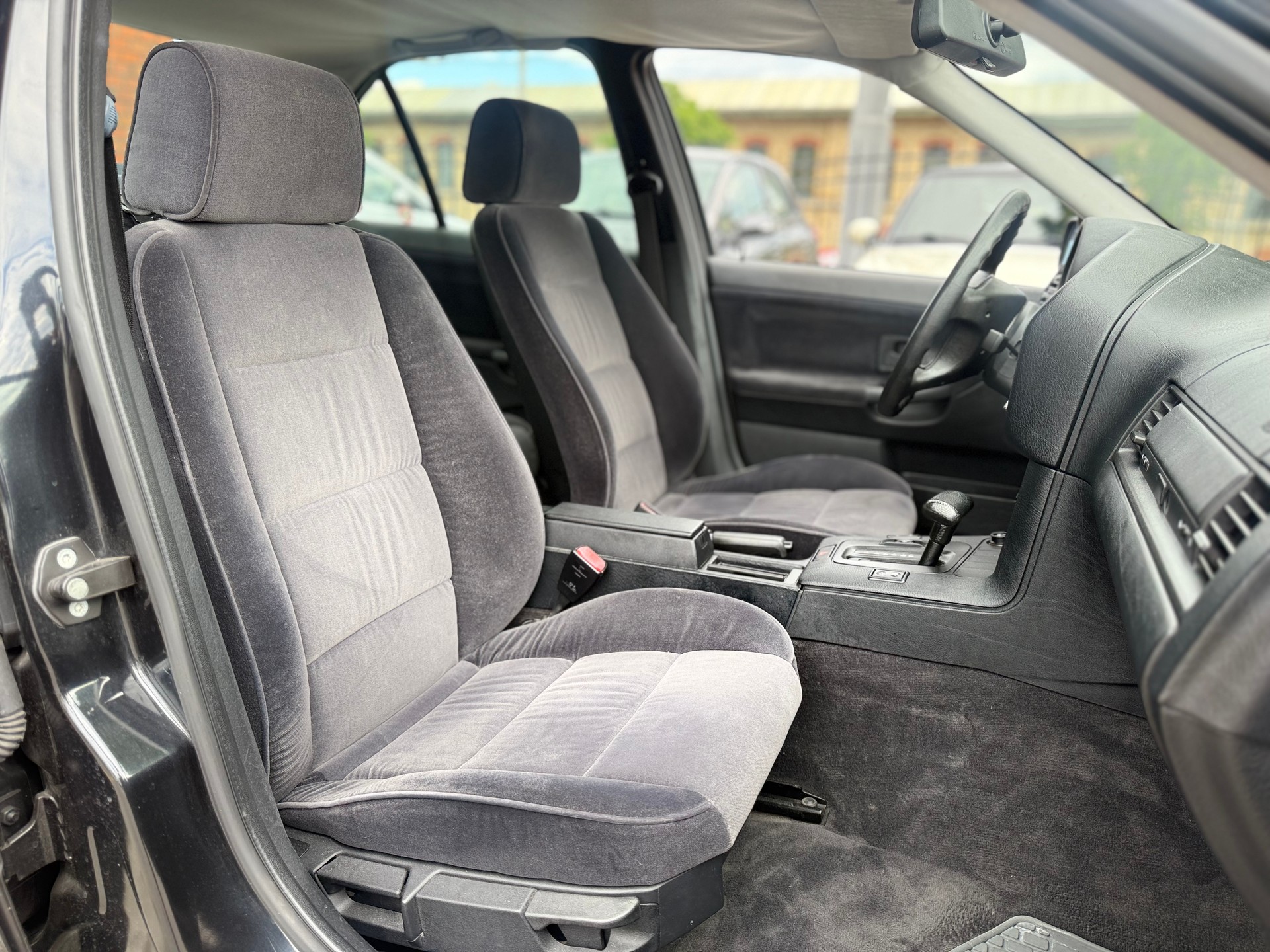 BMW 320i A ABS-image-13