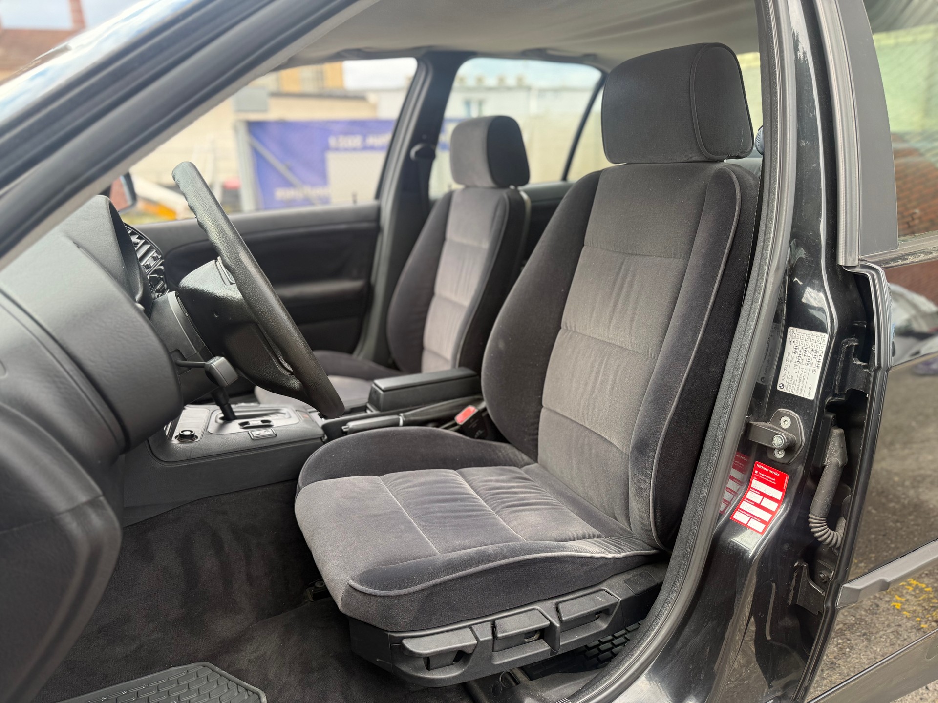 BMW 320i A ABS-image-12