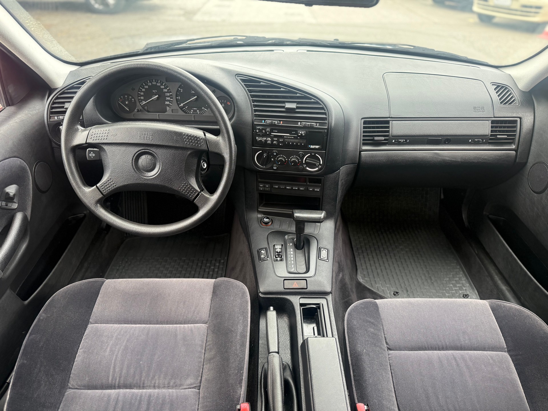 BMW 320i A ABS-image-10