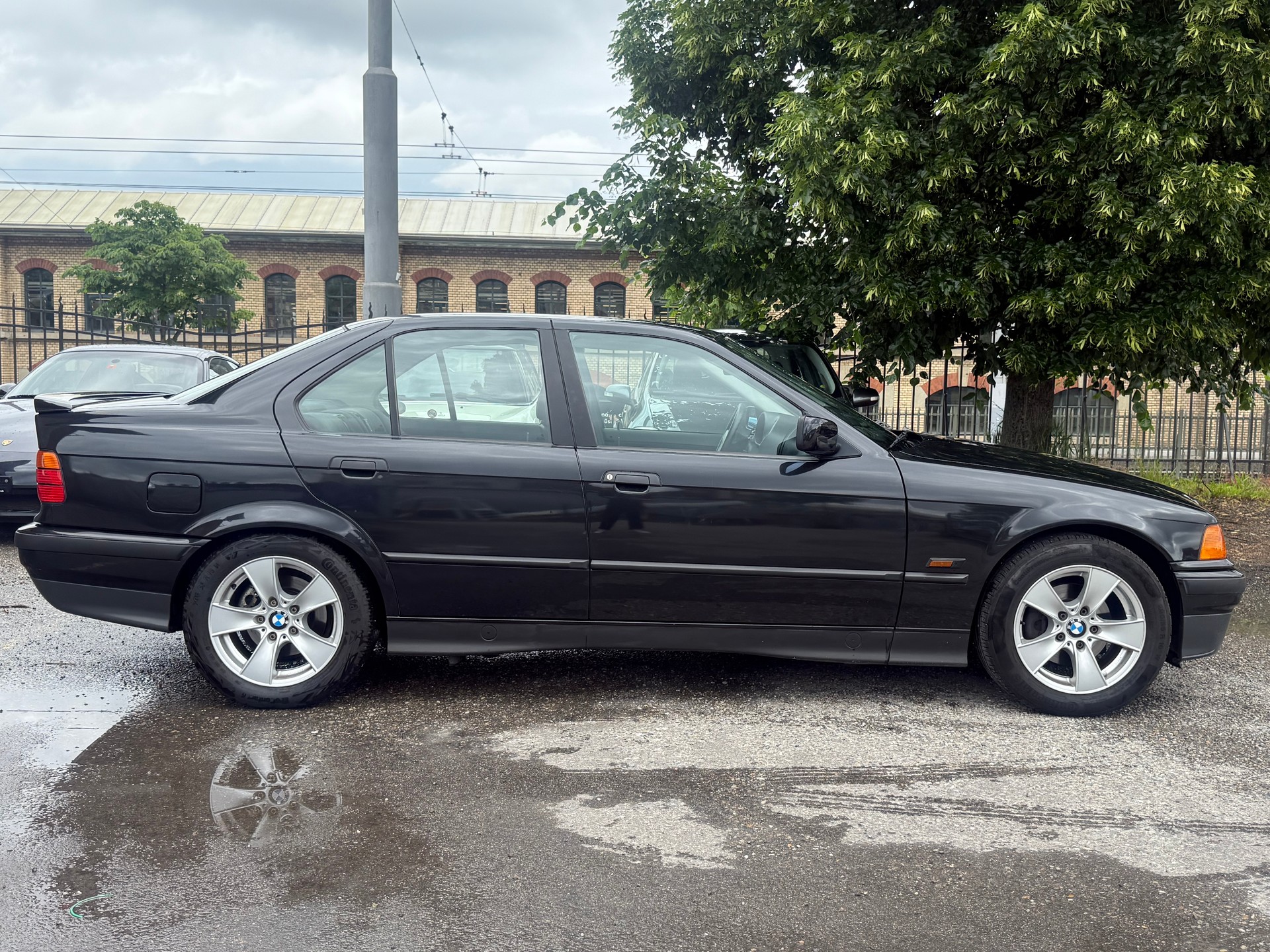 BMW 320i A ABS-image-3